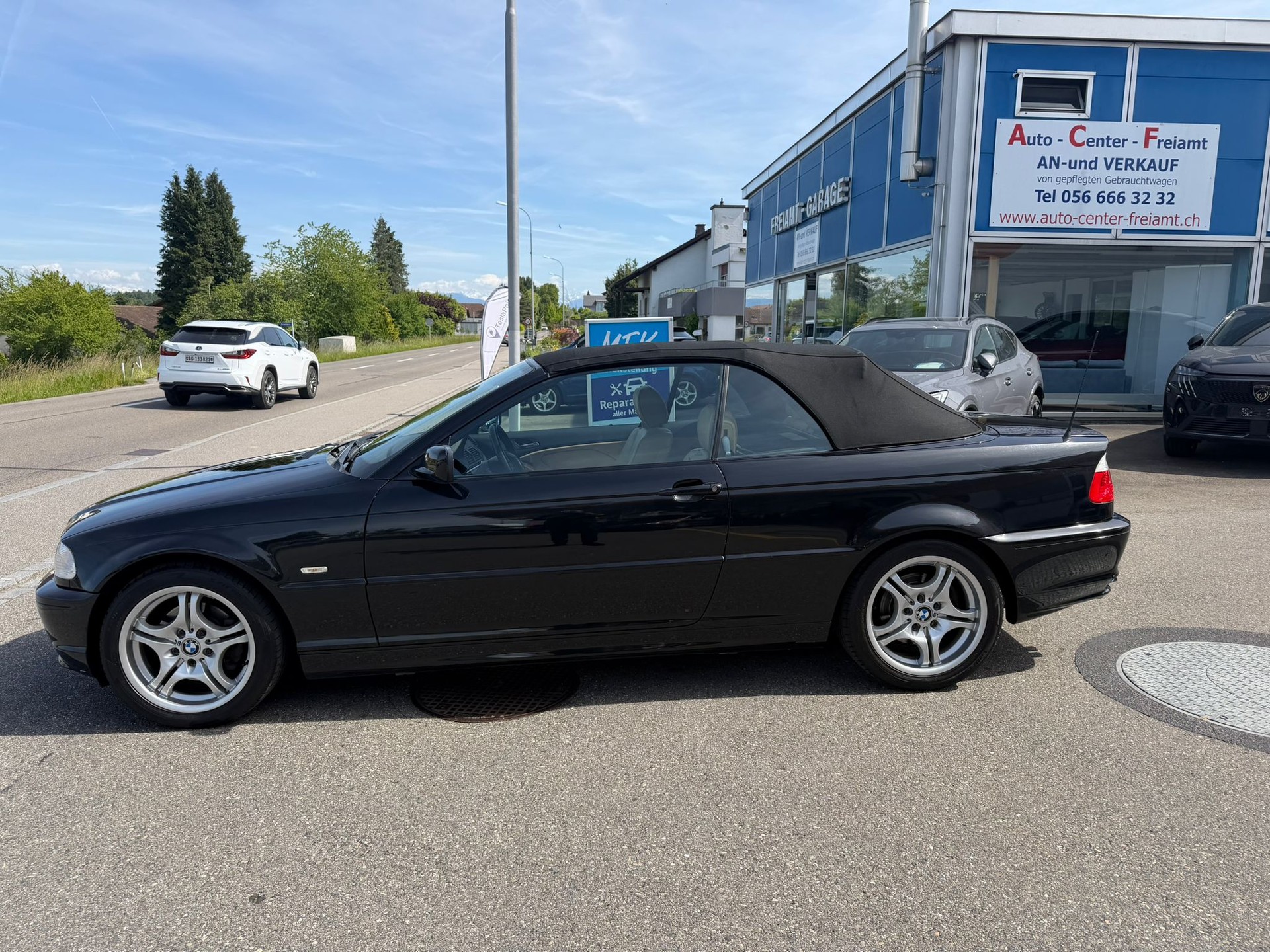 BMW 325Ci Cabriolet-showroom-element-1