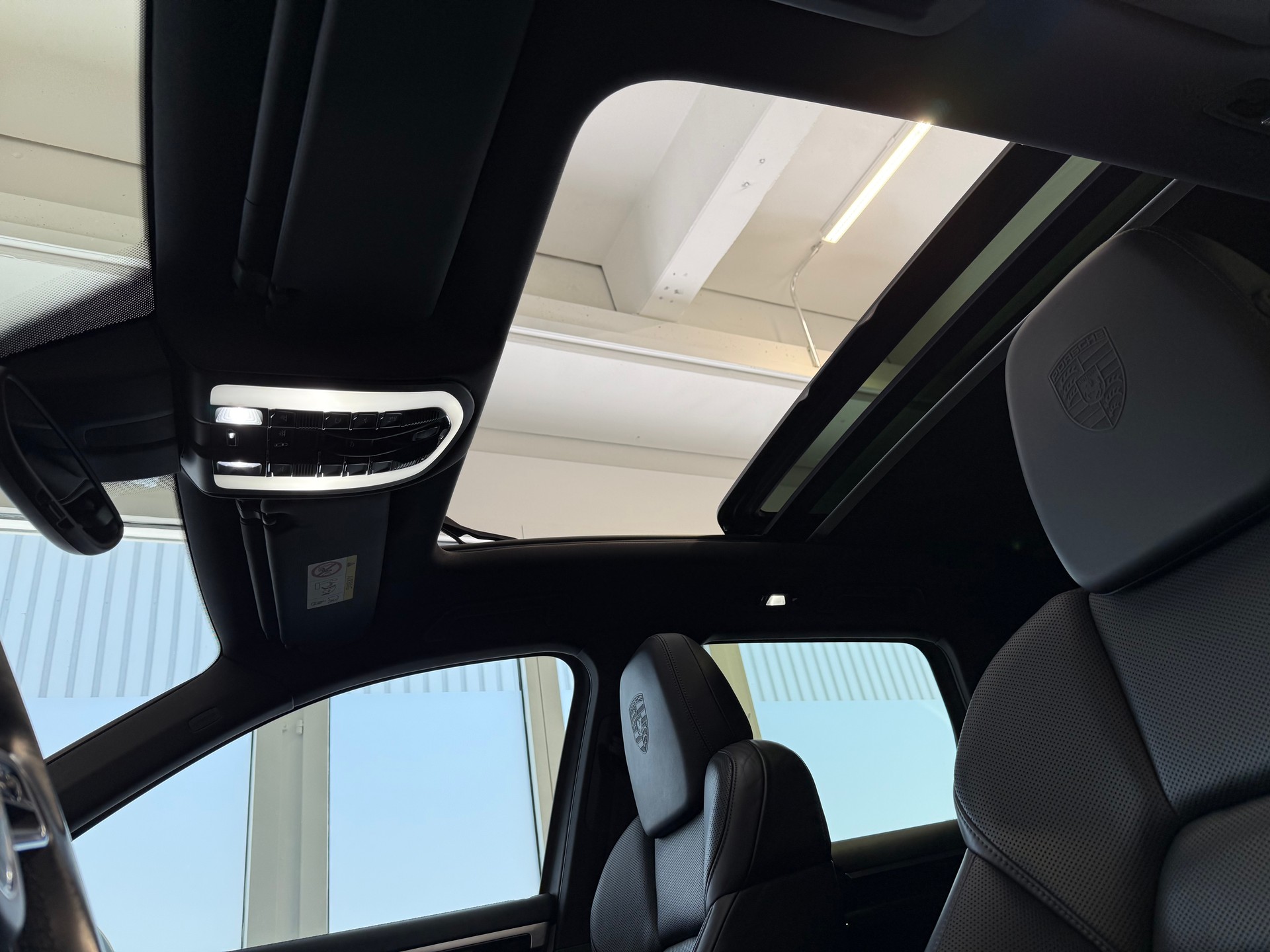 PORSCHE Cayenne Diesel-image-16
