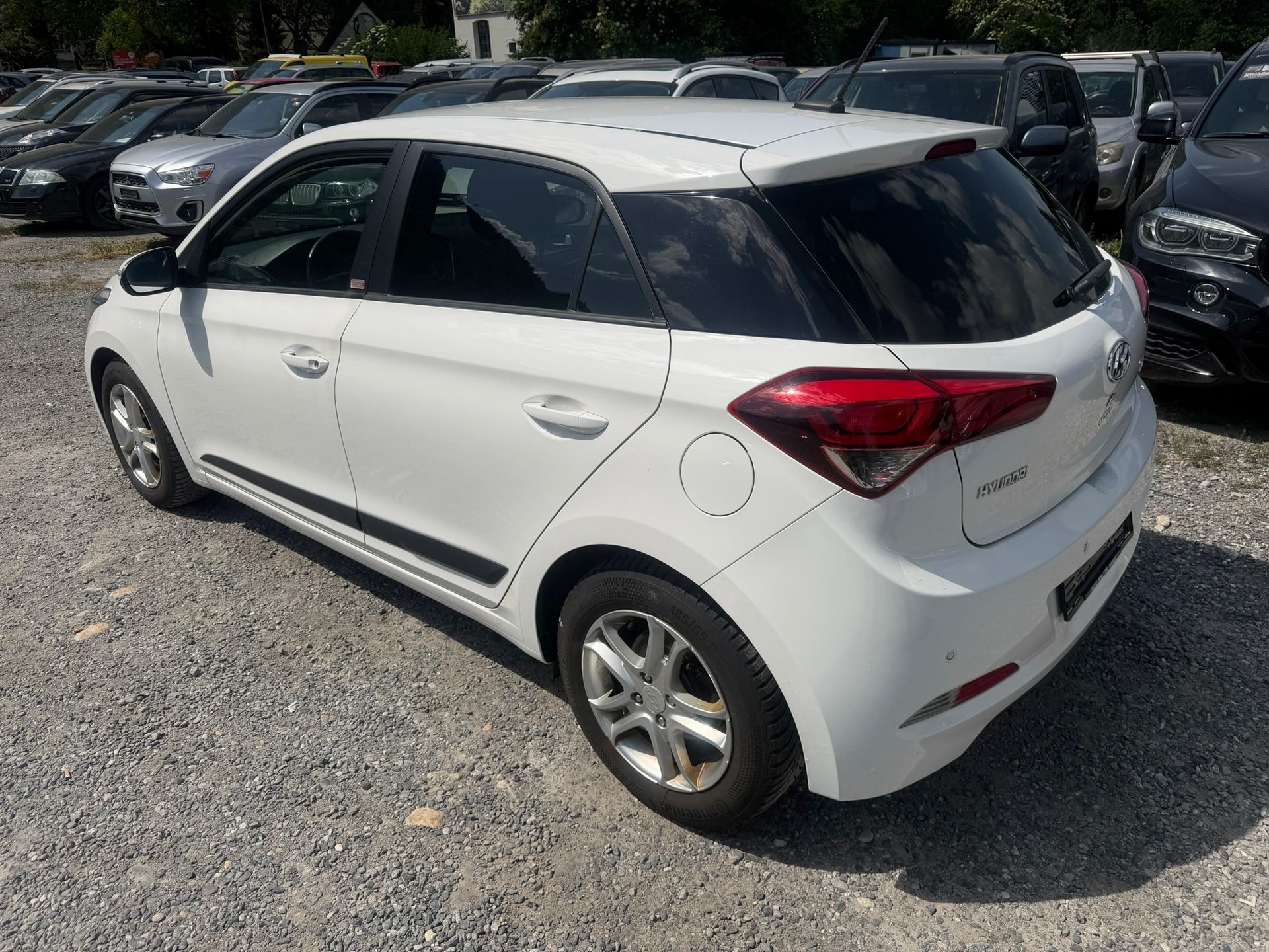 HYUNDAI i20 1.0 T-GDi Amplia-image-1