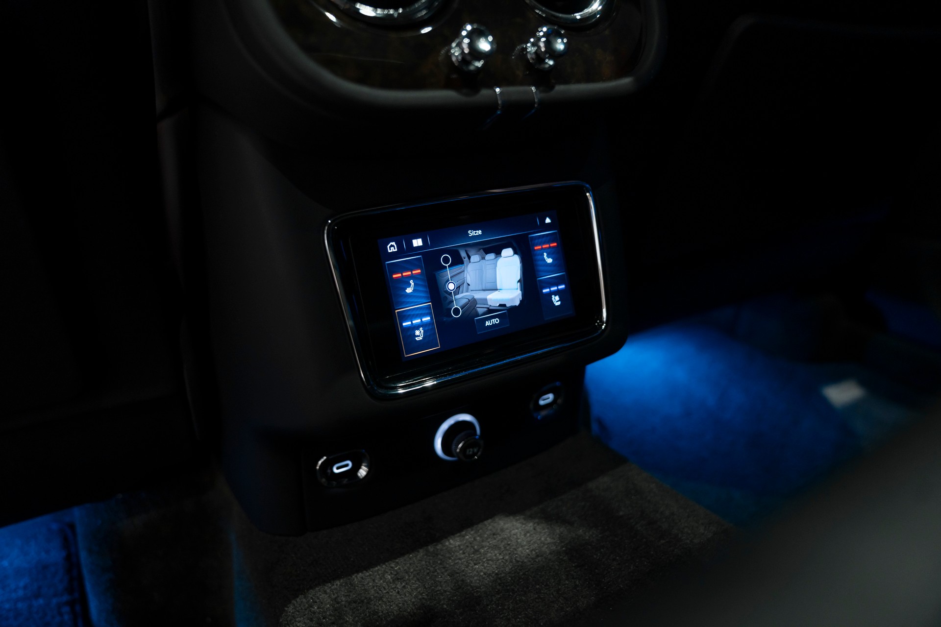 BENTLEY Bentayga V8-image-15