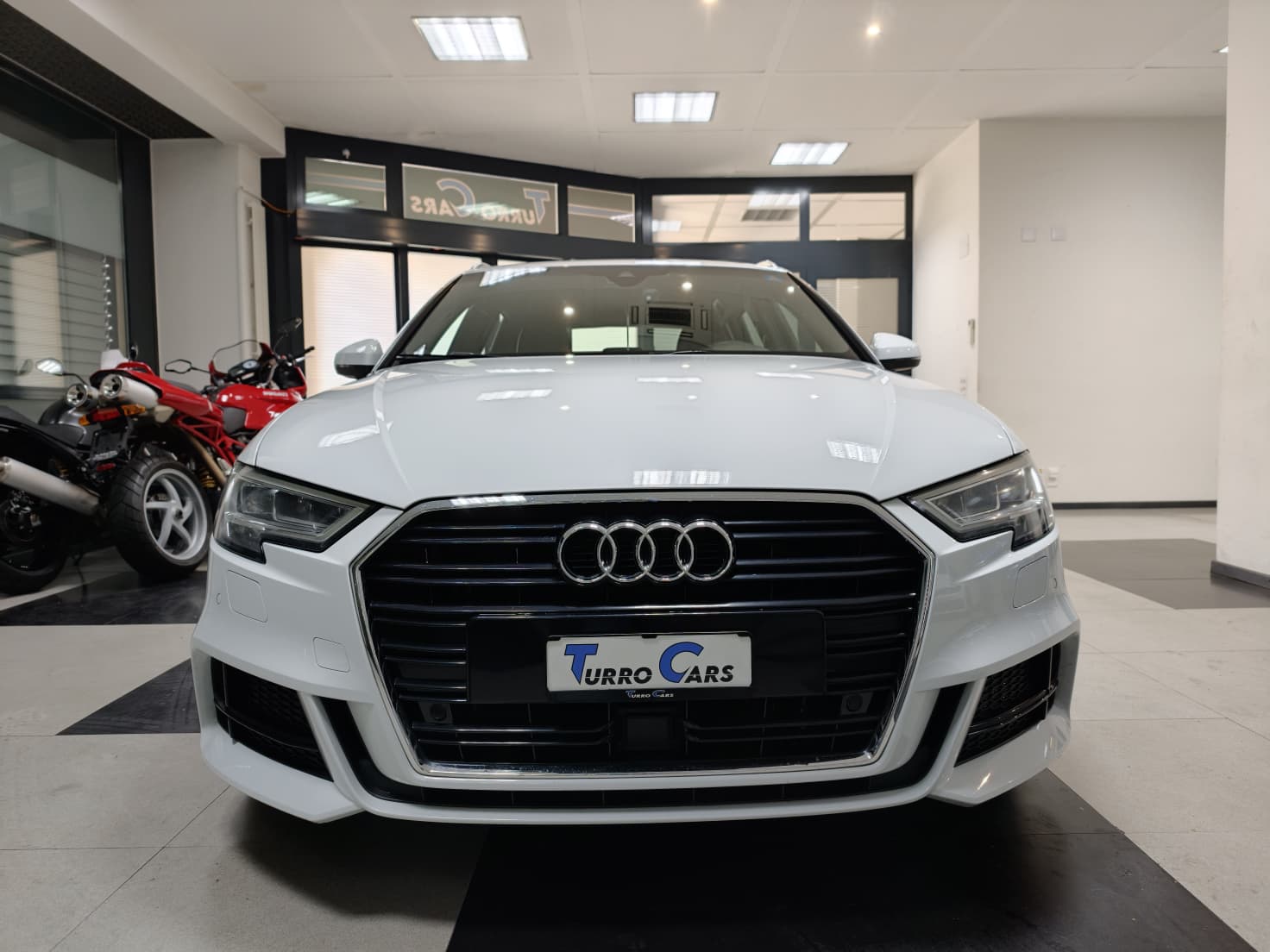 AUDI A3 Sportback 1.6 TDI S-Line S-tronic-image-1