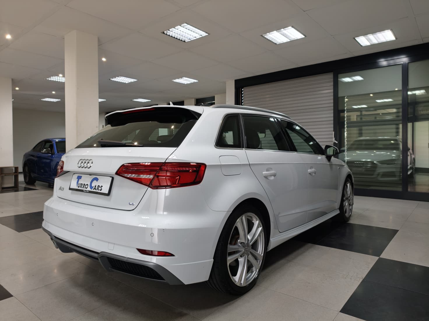 AUDI A3 Sportback 1.6 TDI S-Line S-tronic-image-5