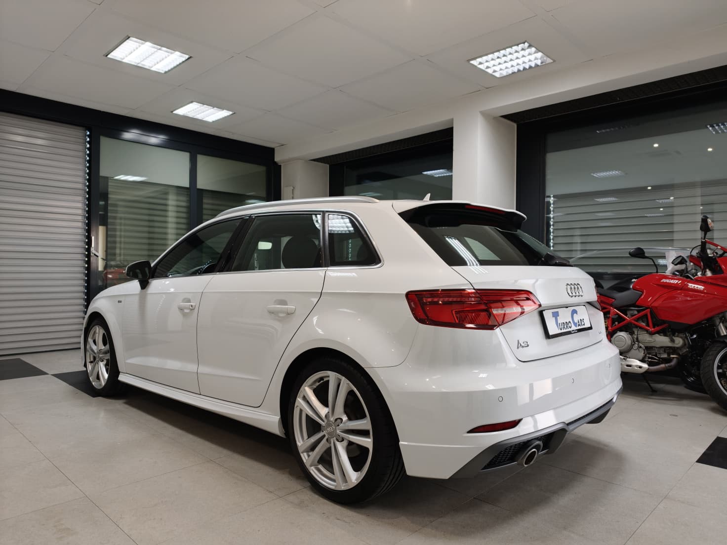 AUDI A3 Sportback 1.6 TDI S-Line S-tronic-image-3