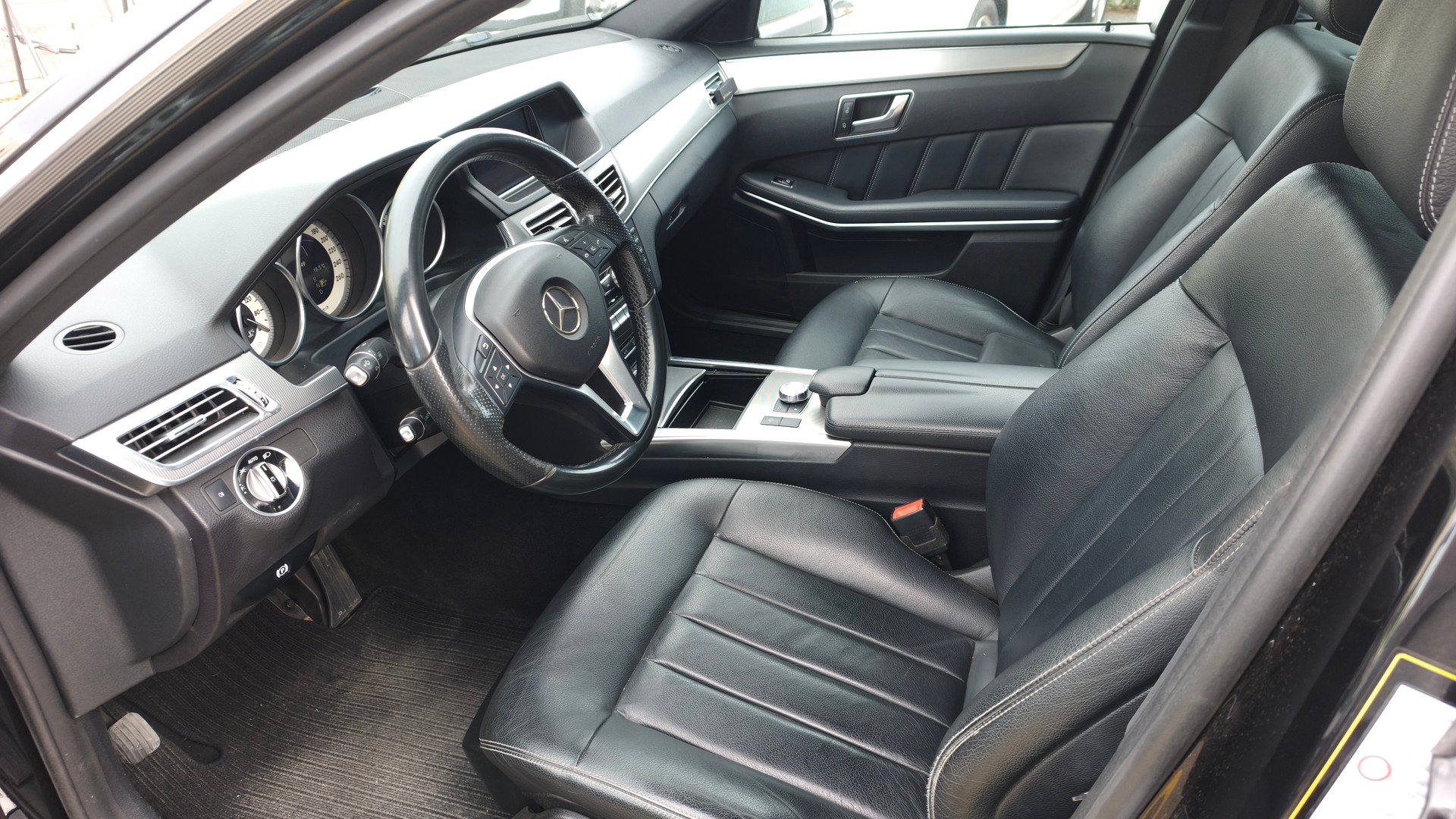 MERCEDES-BENZ E 250 BlueTEC 4Matic 7G-Tronic-image-12