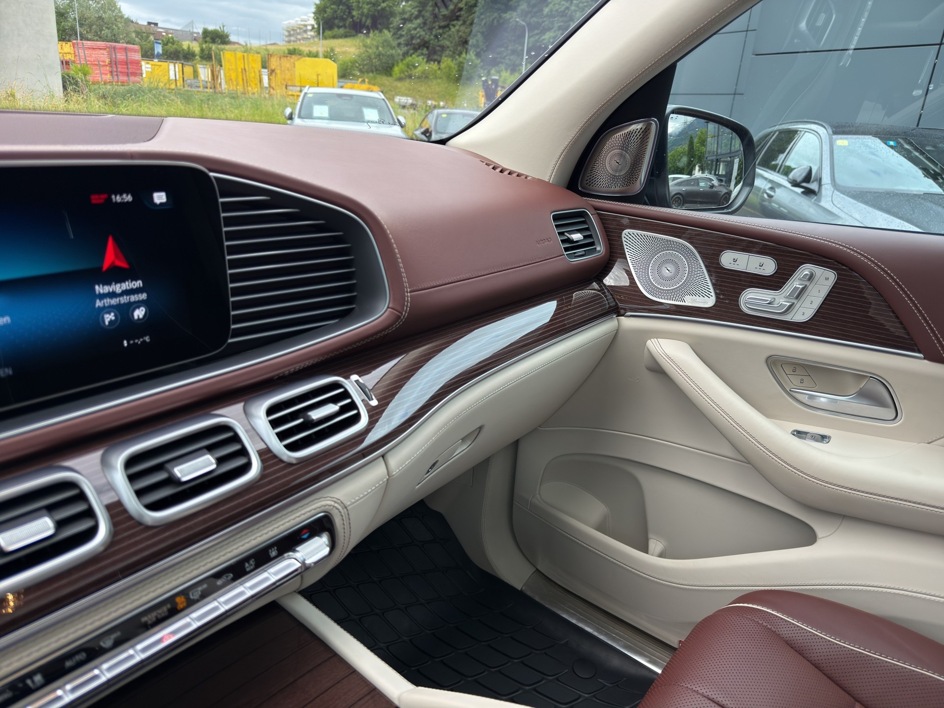 MERCEDES-BENZ GLS 600 4matic+ Maybach-image-29