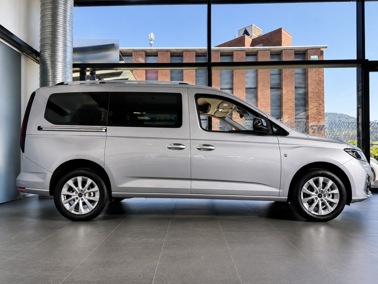 FORD Grand Tourneo Connect 1.5 EcoBoost Titanium Automat-showroom-element-1