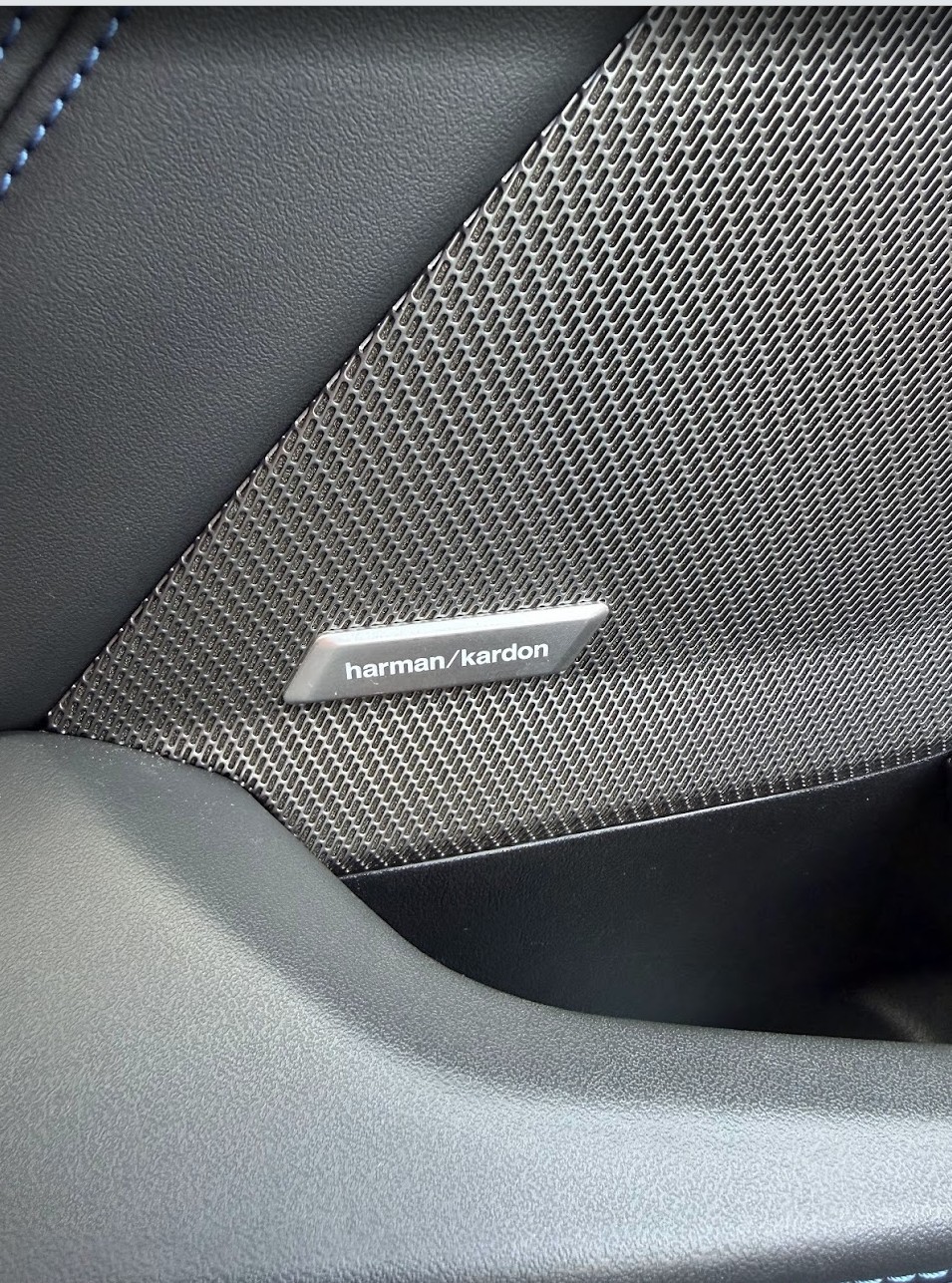 BMW 120i-image-7