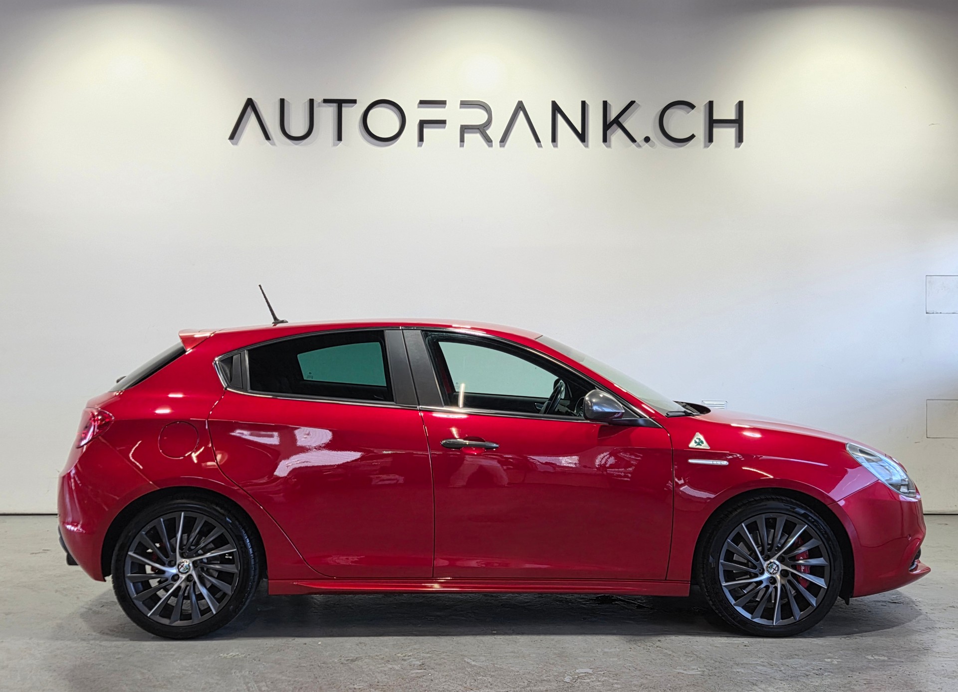 ALFA ROMEO Giulietta 1750 TBi Quadrifogl. Verde TCT-showroom-element-1