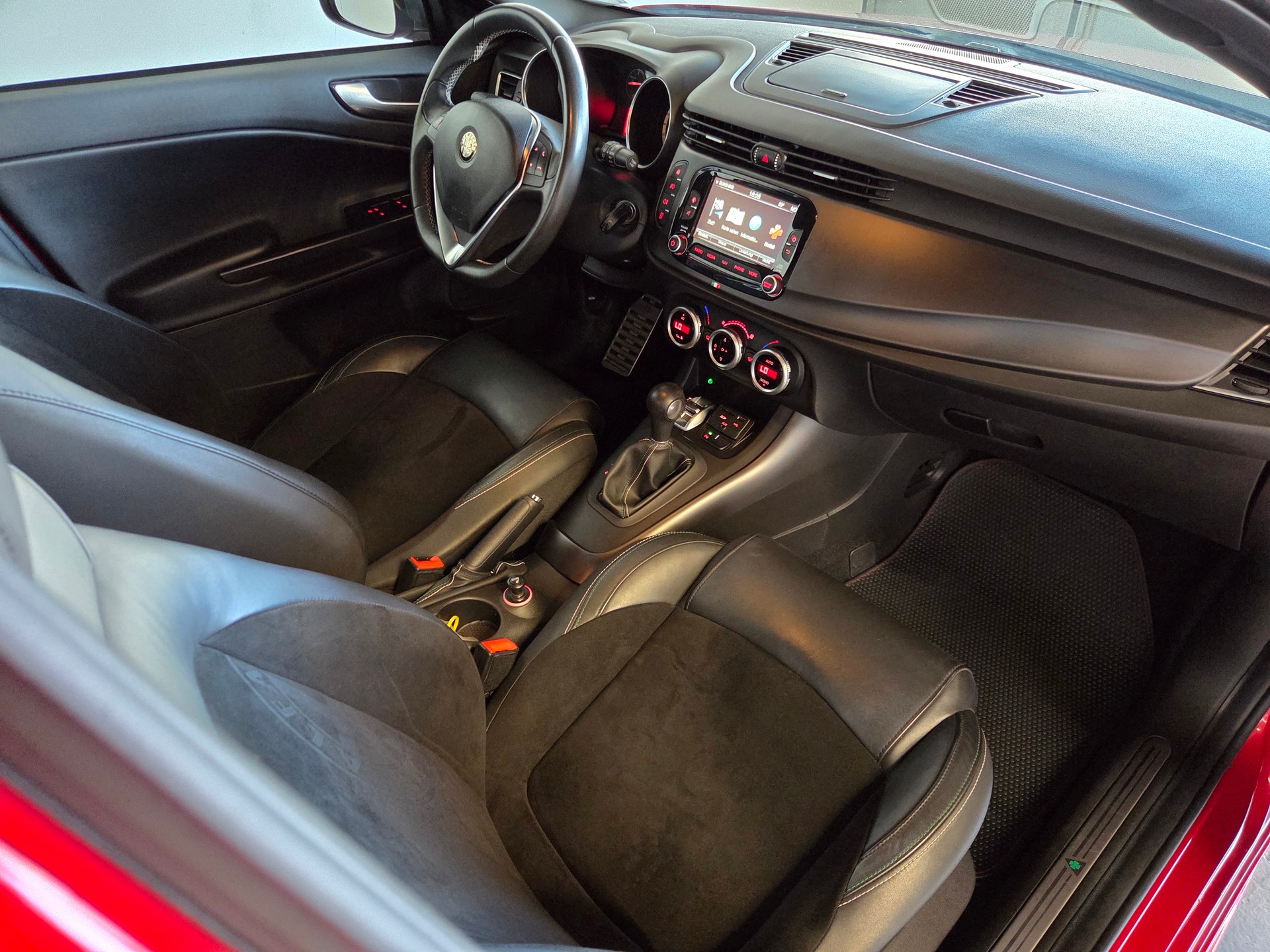 ALFA ROMEO Giulietta 1750 TBi Quadrifogl. Verde TCT-image-11
