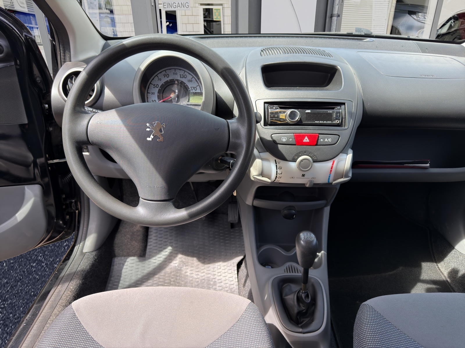 PEUGEOT 107 1.0 Trendy-image-11