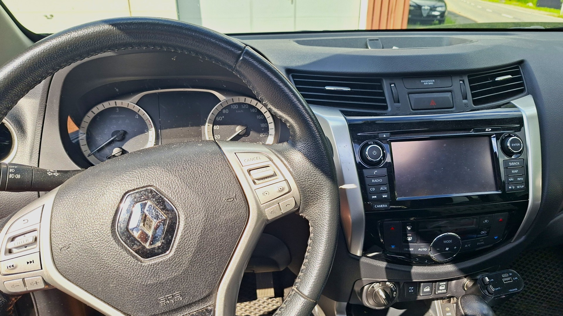 RENAULT 2.3 dCi 190 TwinTurbo Zen 4x4-image-3