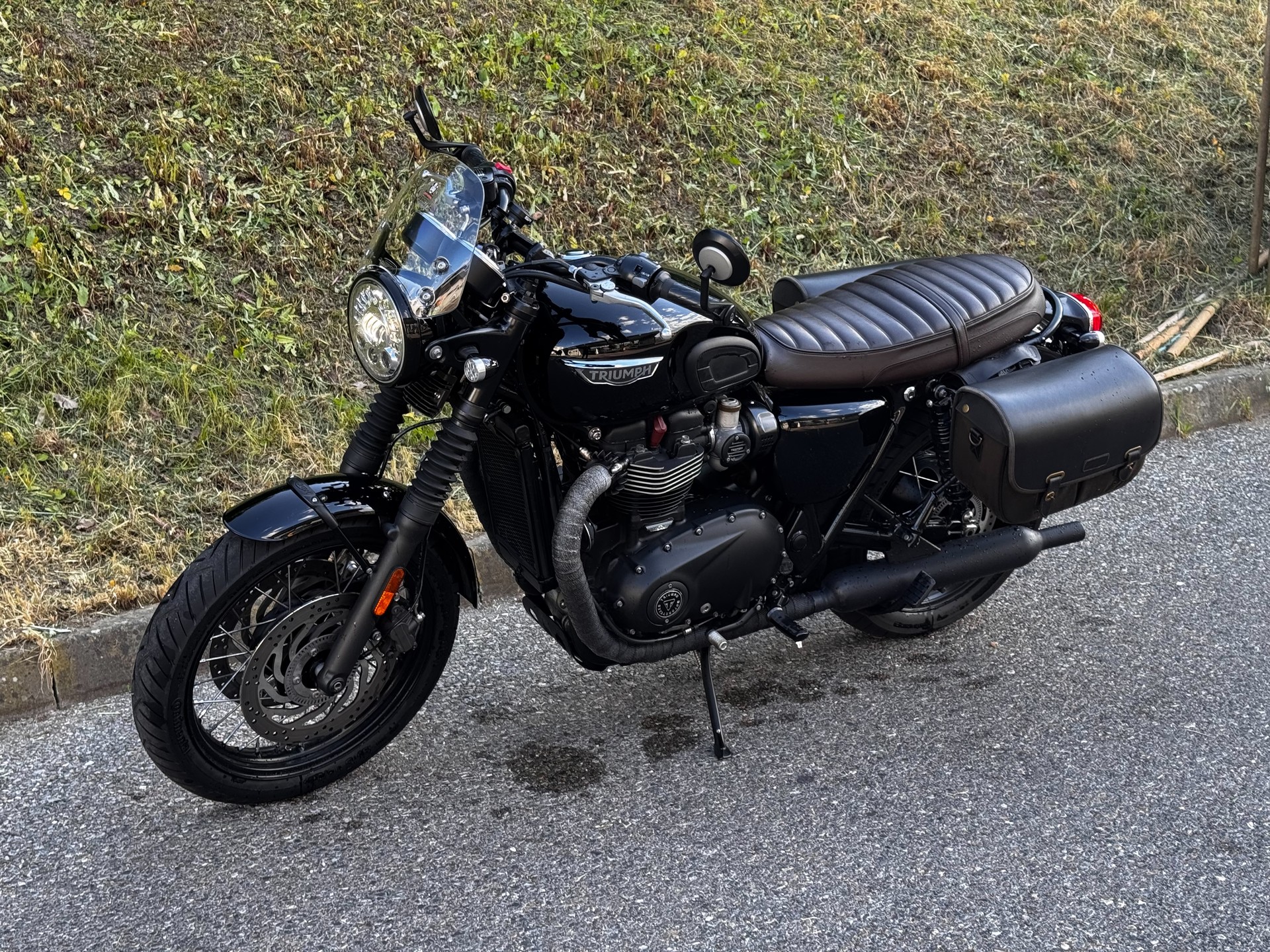 TRIUMPH Bonneville T120 Black-image-1