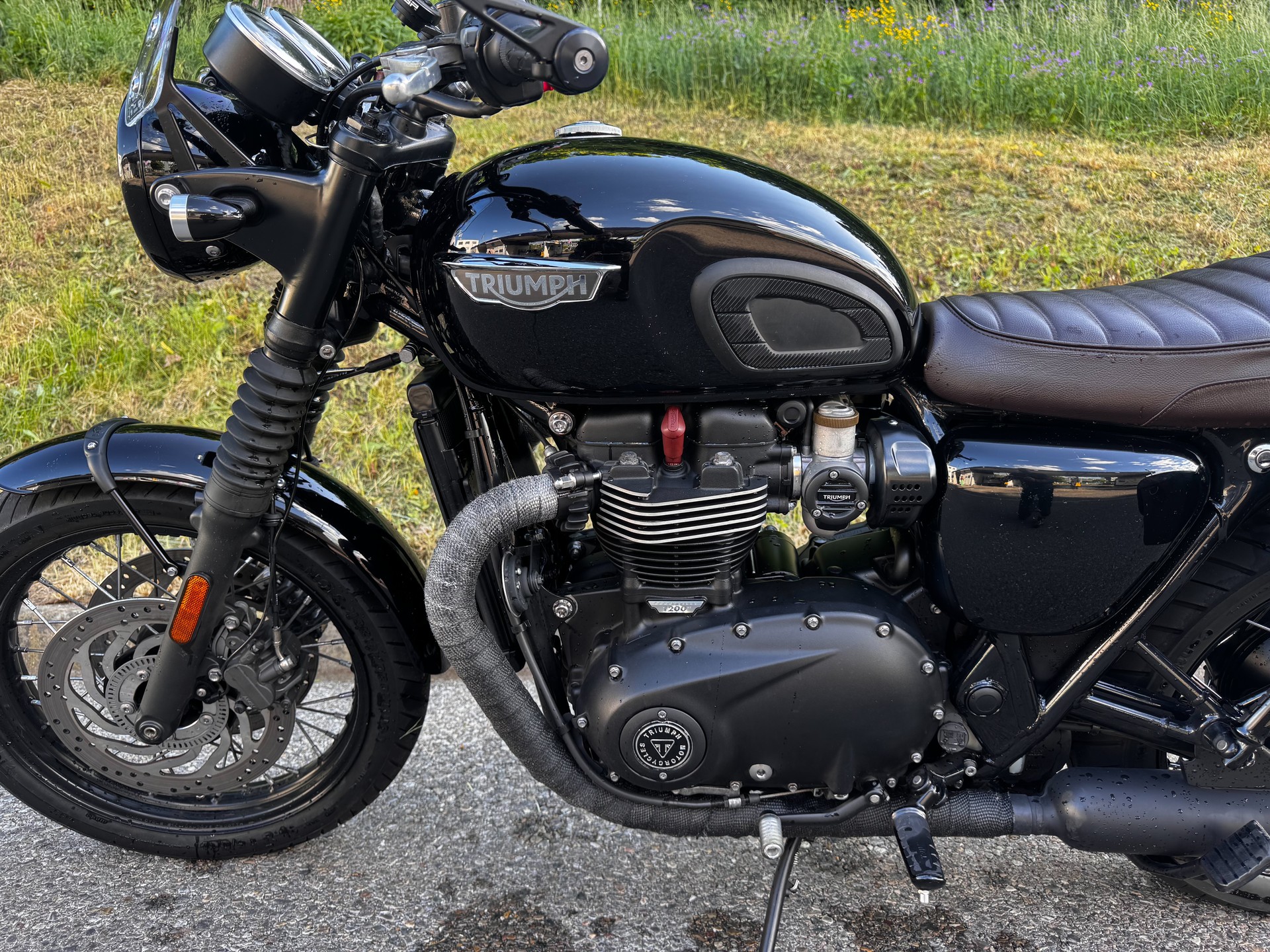 TRIUMPH Bonneville T120 Black-image-2