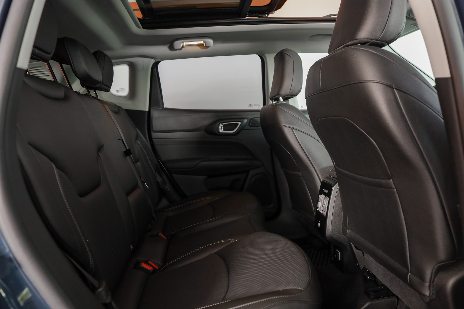 JEEP Compass 1.3 T PHEV S Sky AWD-image-15