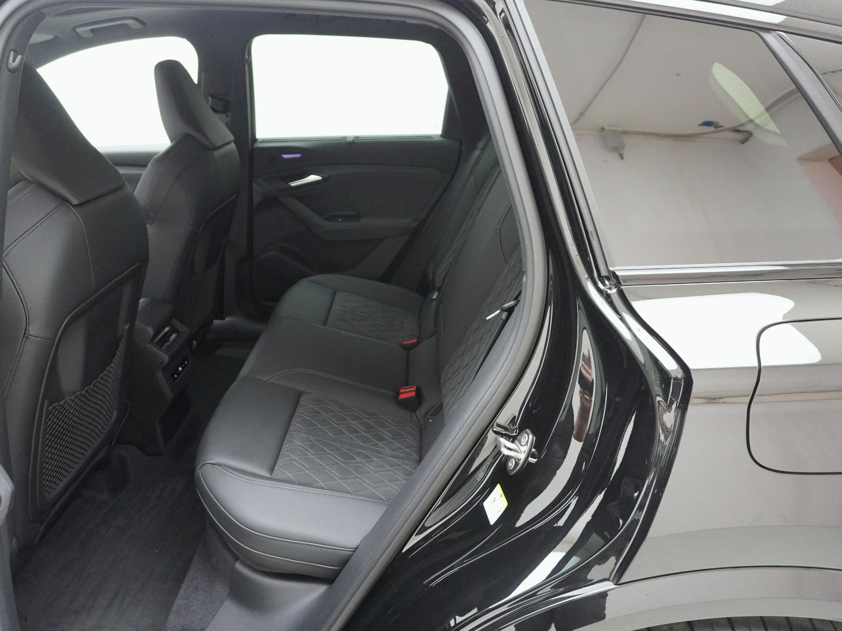 AUDI Q6 e-tron quattro S line-image-14