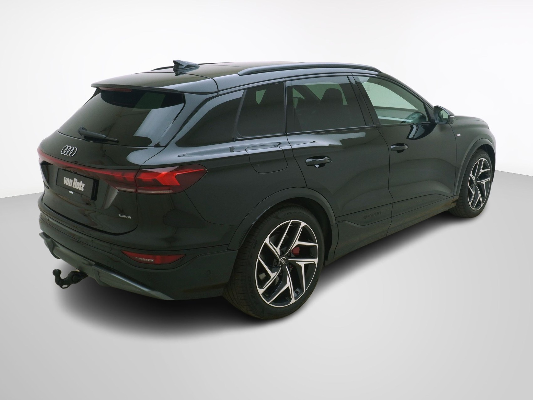 AUDI Q6 e-tron quattro S line-image-4