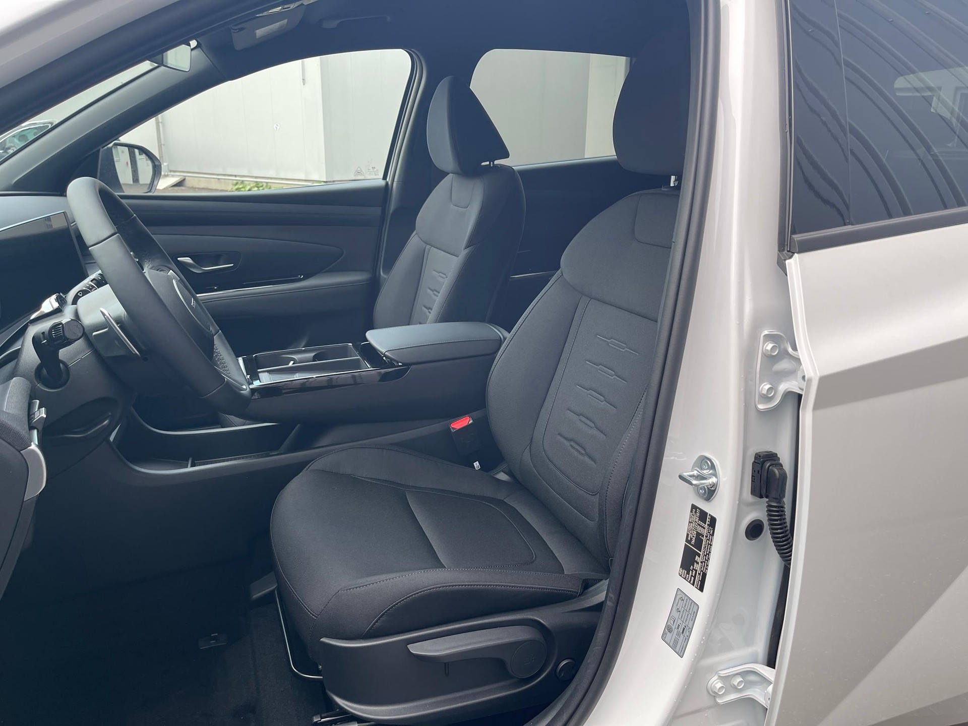 HYUNDAI Tucson 1.6 T-GDi HEV Origo Blackline 4WD-image-6