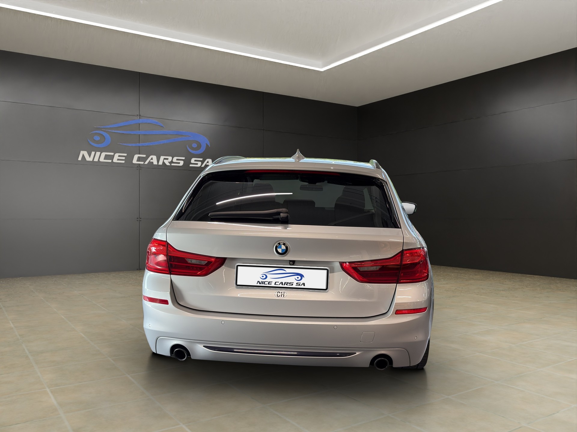 BMW 530d Touring Sport Line Steptronic-showroom-element-3