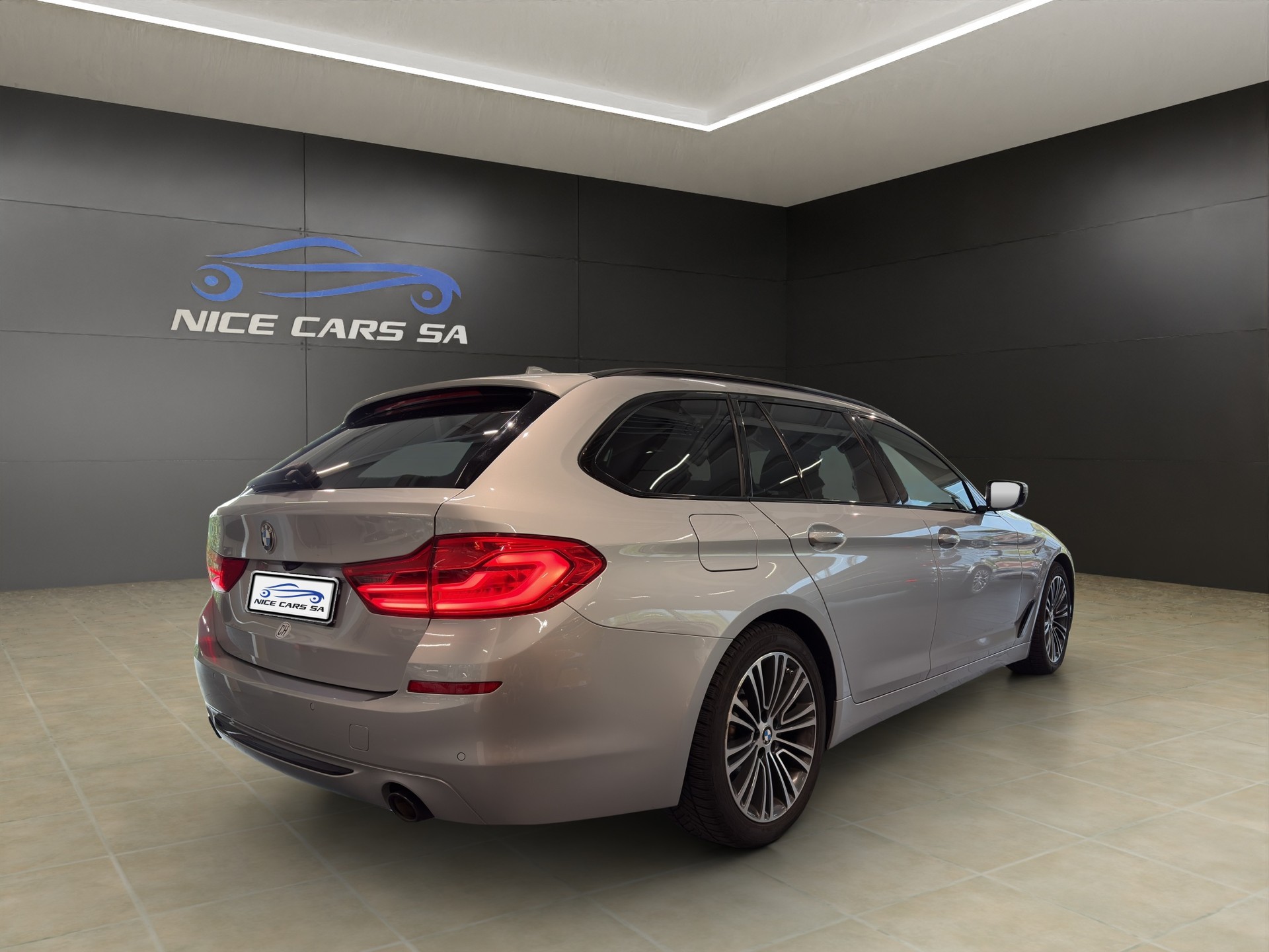 BMW 530d Touring Sport Line Steptronic-image-6