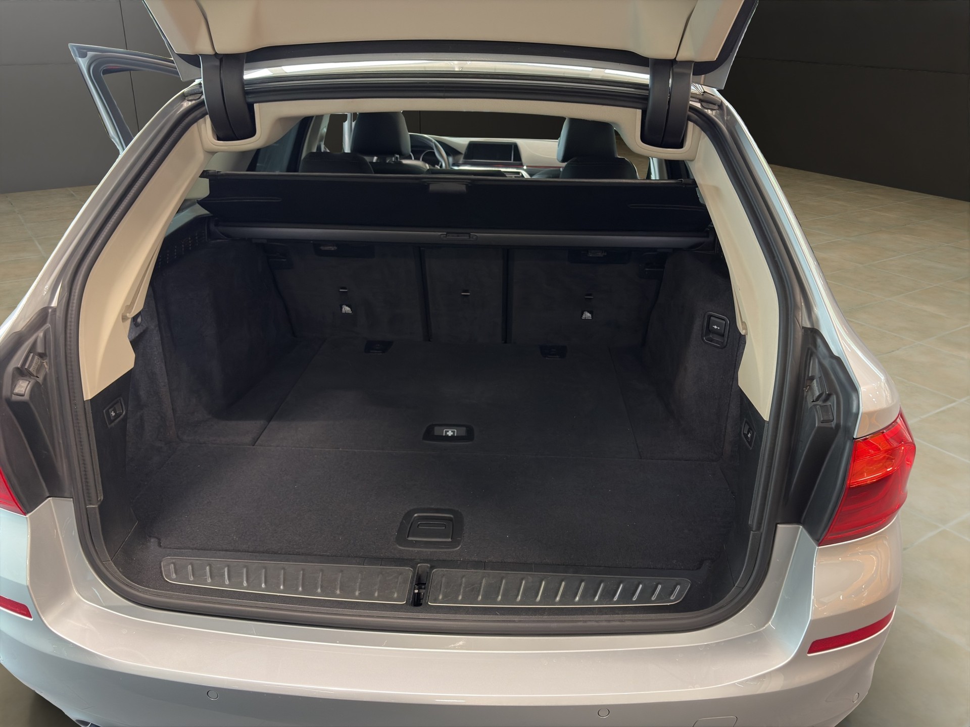 BMW 530d Touring Sport Line Steptronic-image-23