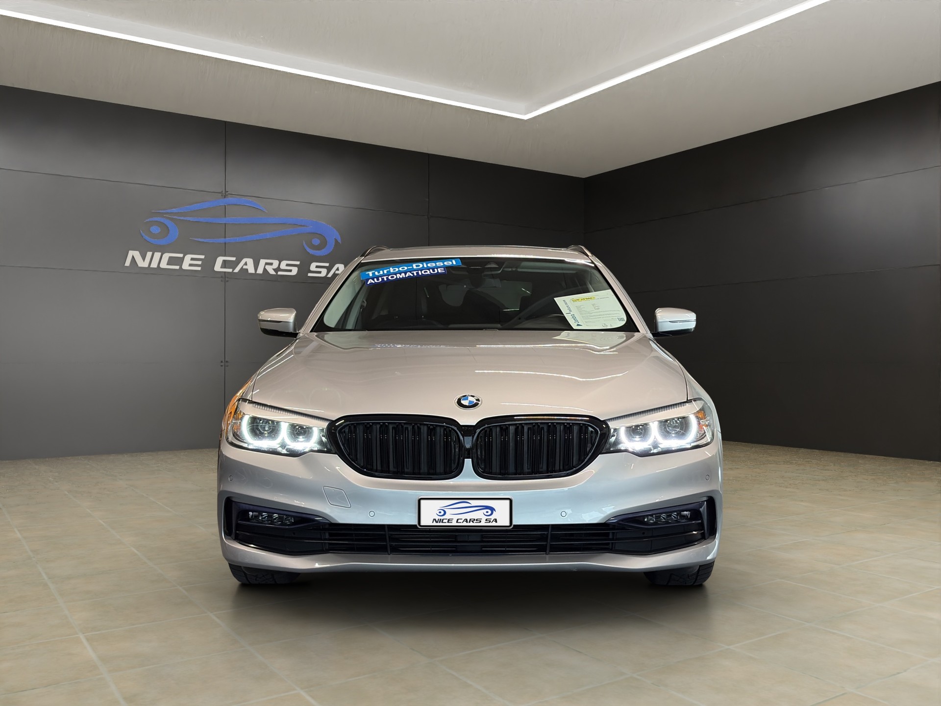 BMW 530d Touring Sport Line Steptronic-showroom-element-2