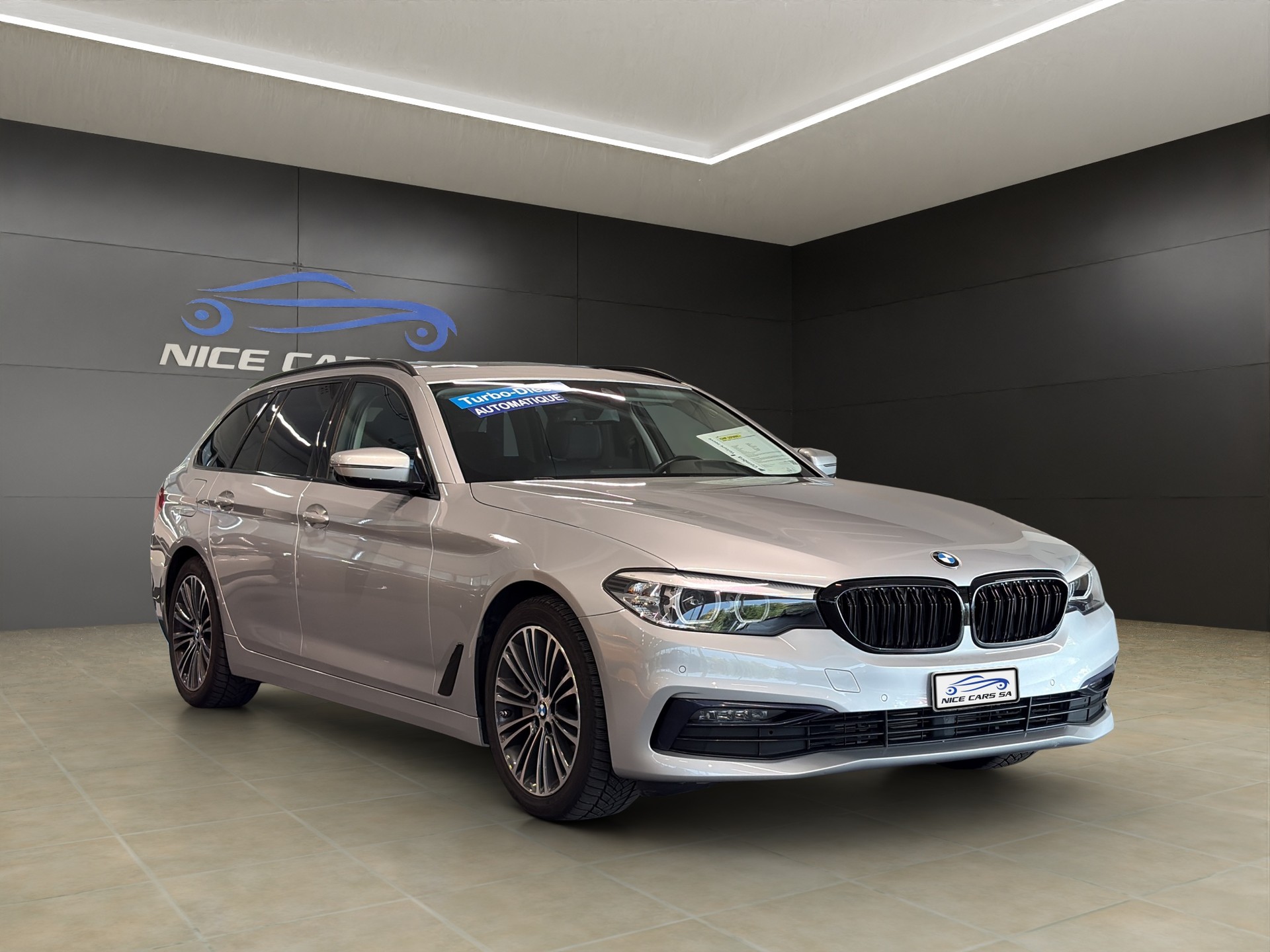 BMW 530d Touring Sport Line Steptronic-showroom-element-1