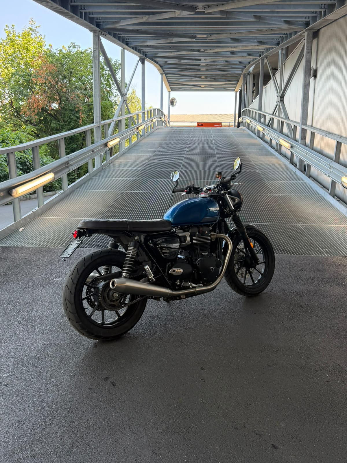 TRIUMPH Street Twin 900 Gold Line (35kW)-image-1