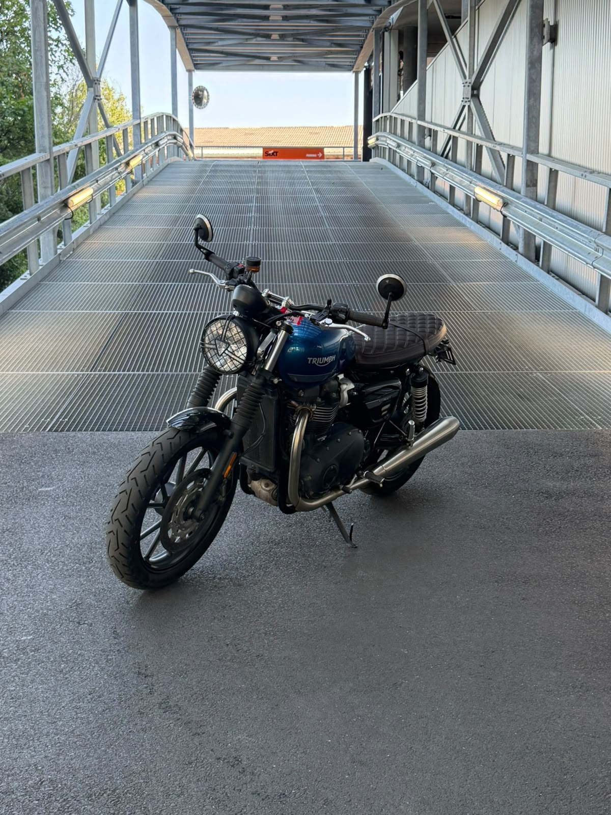 TRIUMPH Street Twin 900 Gold Line (35kW)-image-2
