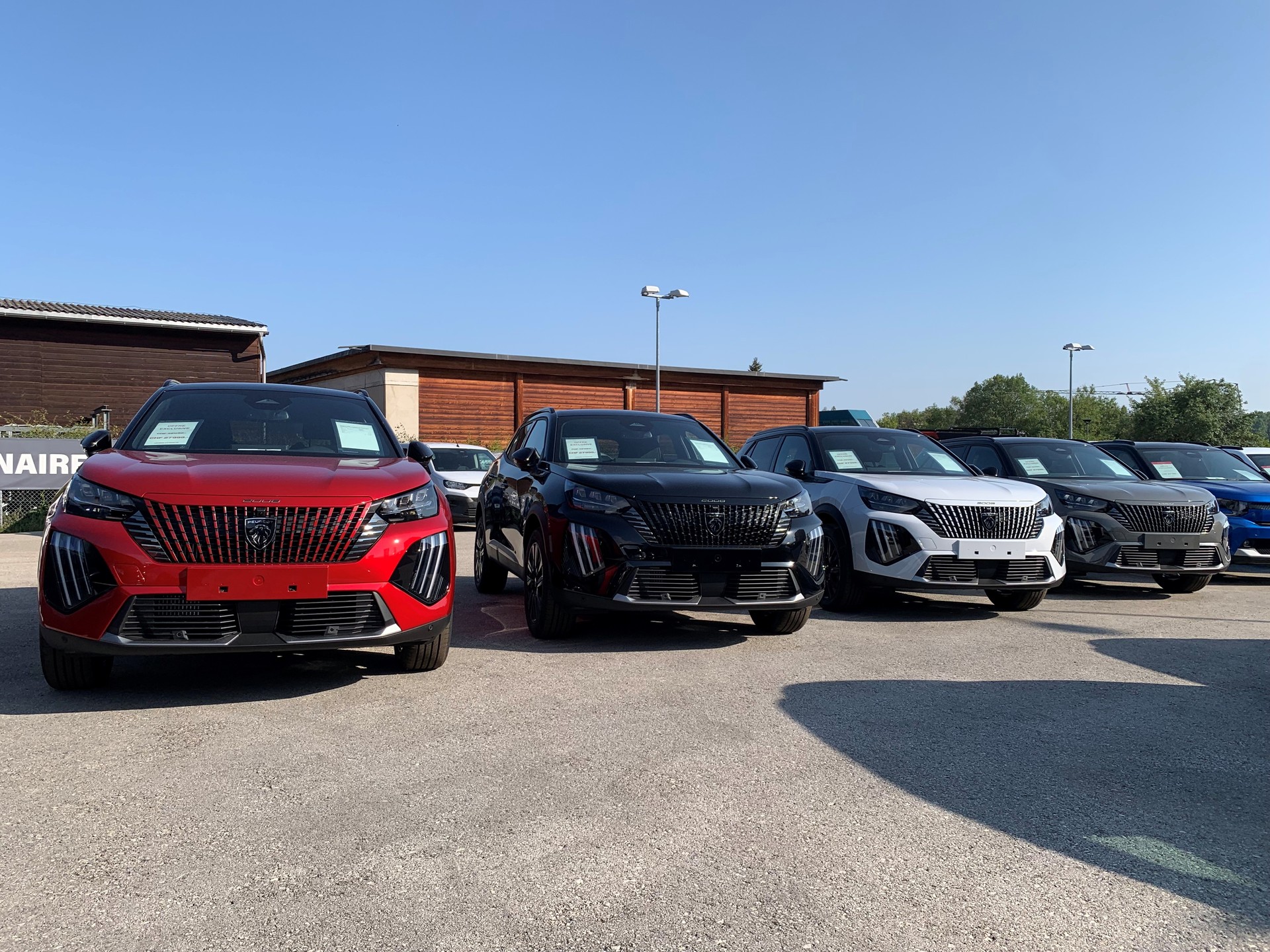 PEUGEOT 2008 1.2 145 MHEV GT Exclusive-image-9
