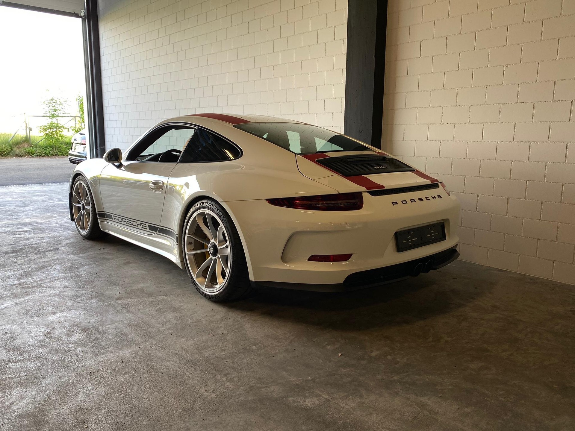PORSCHE 911 R "1 of 991"-showroom-element-3