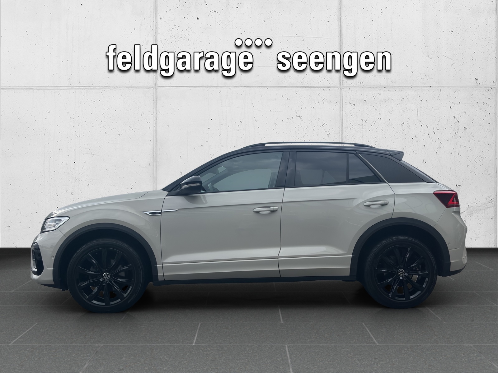 VW T-Roc 1.5 TSI EVO R-Line DSG mit AHK, Design-Paket "Black Style" & Winterräder-showroom-element-1