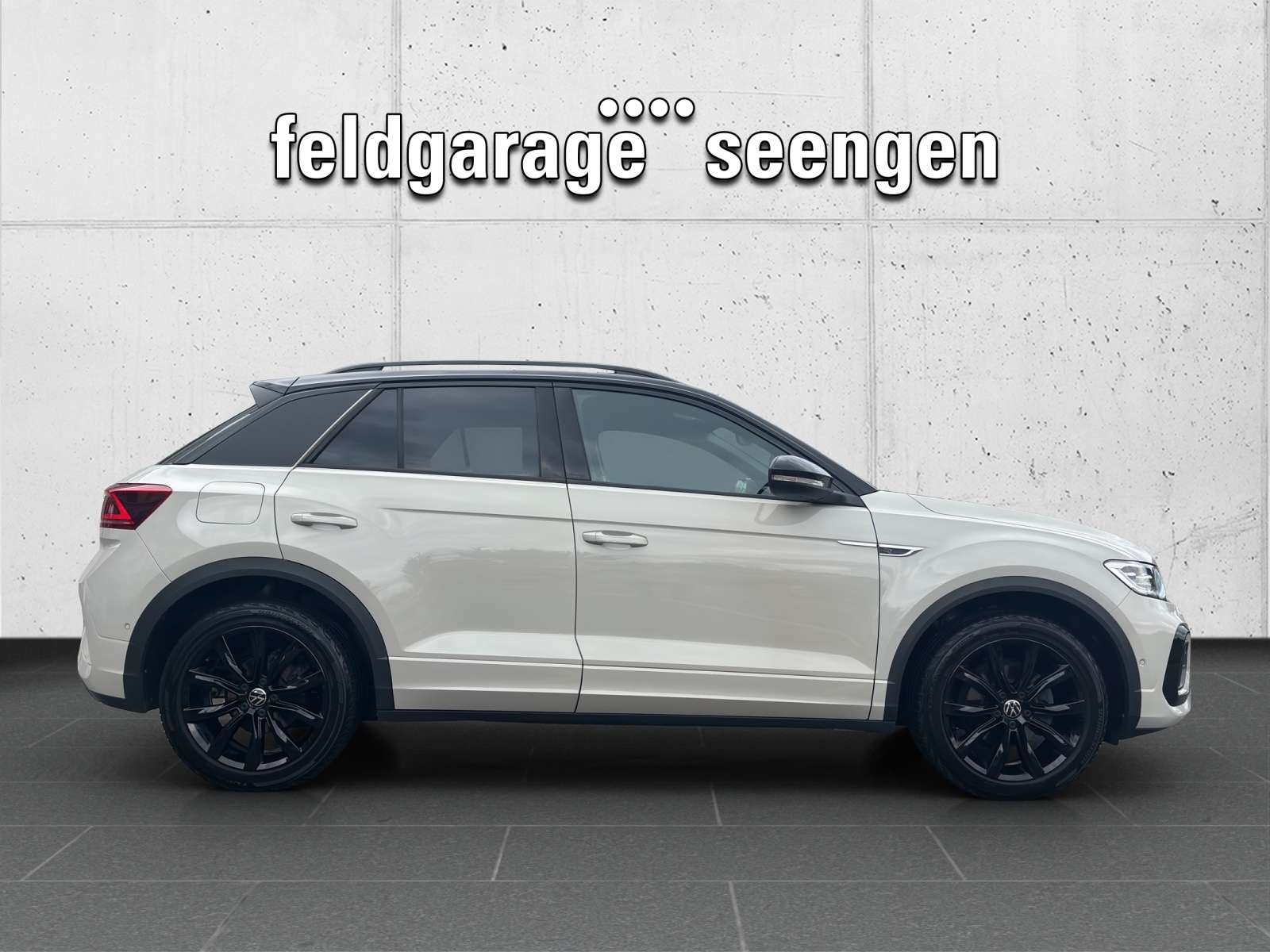 VW T-Roc 1.5 TSI EVO R-Line DSG mit AHK, Design-Paket "Black Style" & Winterräder-showroom-element-3