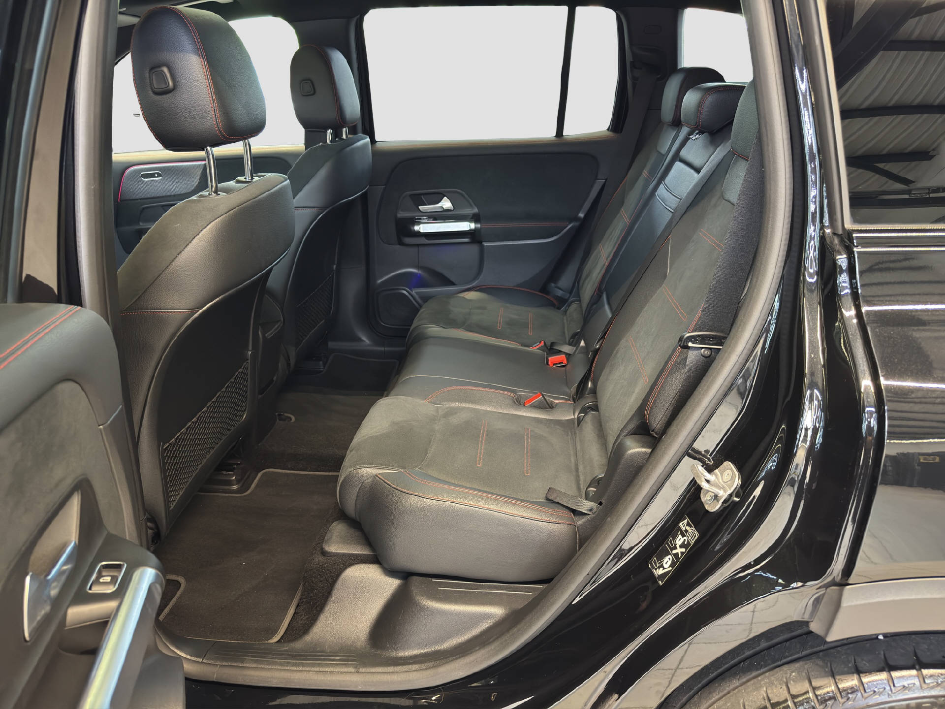 MERCEDES-BENZ EQB 300 AMG Line 4MATIC-image-14