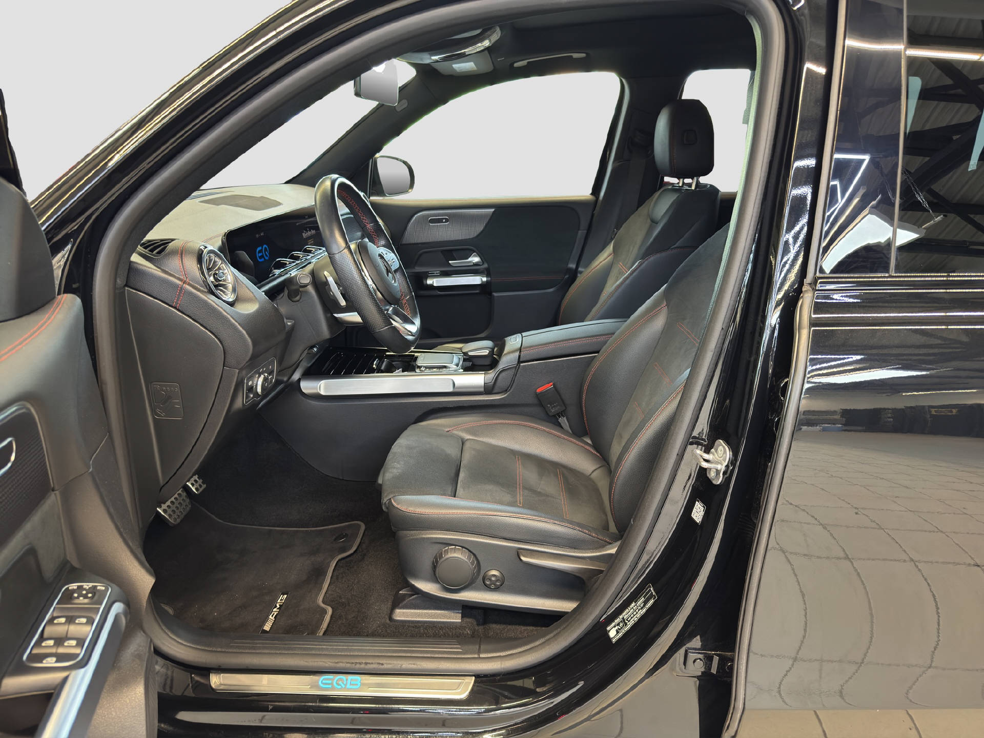 MERCEDES-BENZ EQB 300 AMG Line 4MATIC-image-7