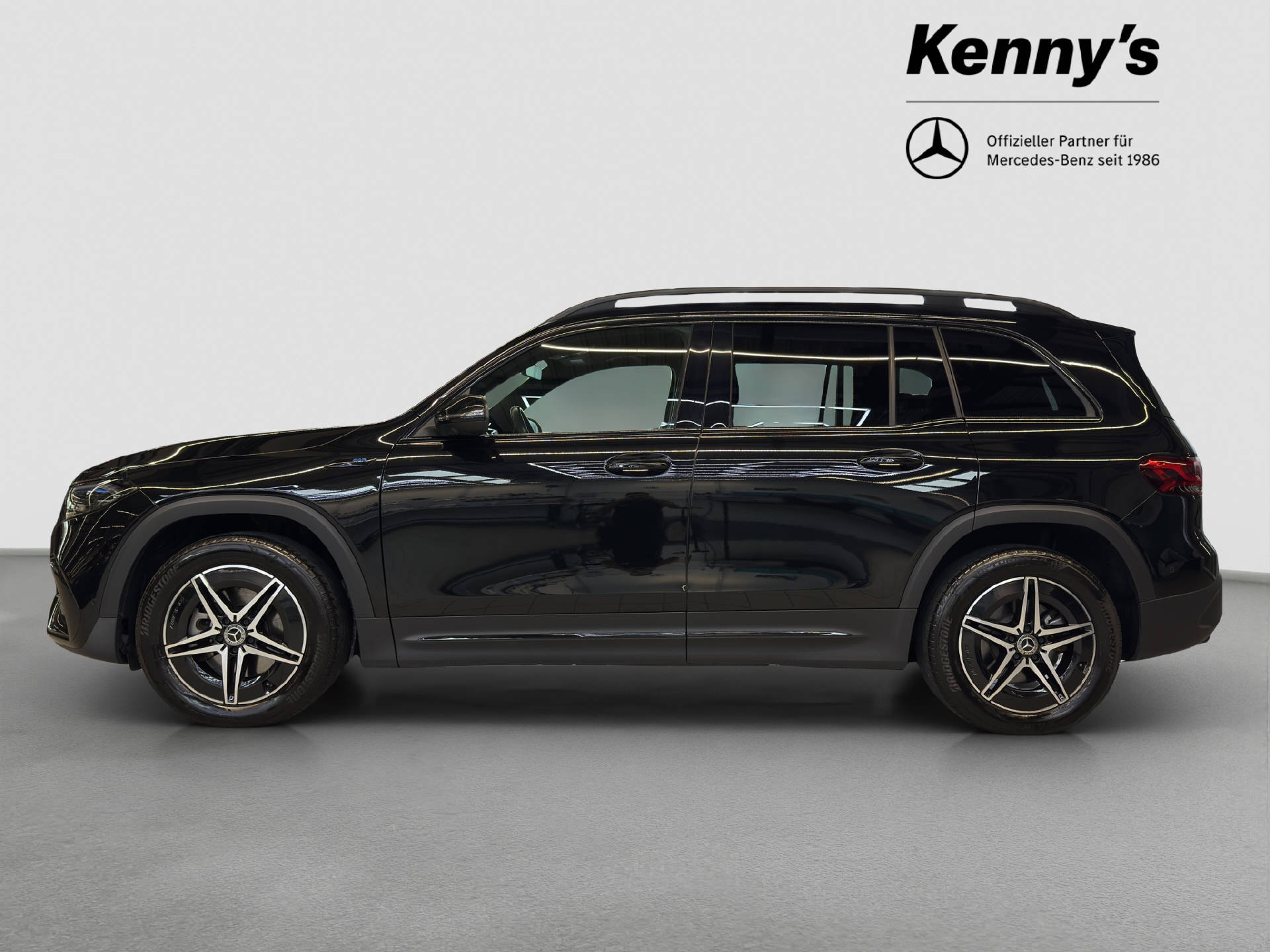 MERCEDES-BENZ EQB 300 AMG Line 4MATIC-showroom-element-3