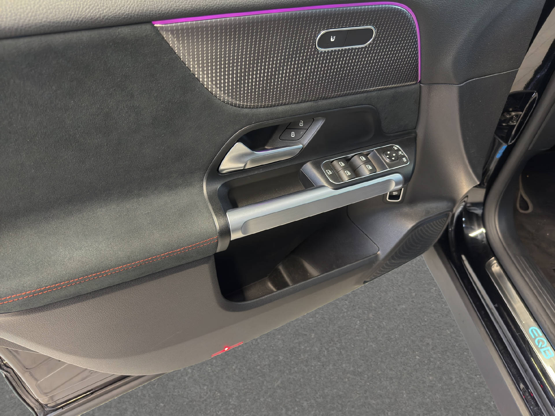 MERCEDES-BENZ EQB 300 AMG Line 4MATIC-image-13