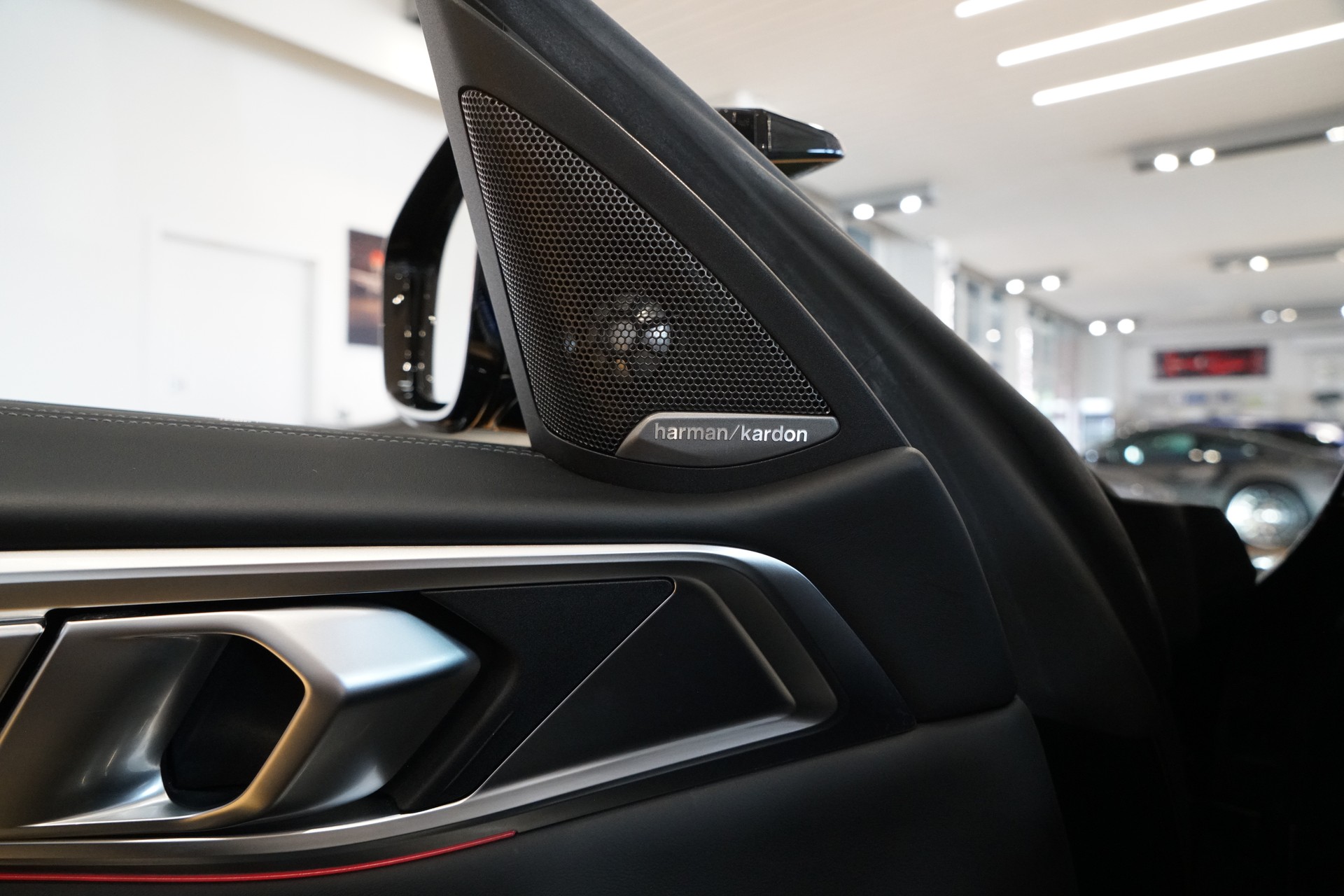 BMW M4 Cabrio Competition M xDrive-image-14
