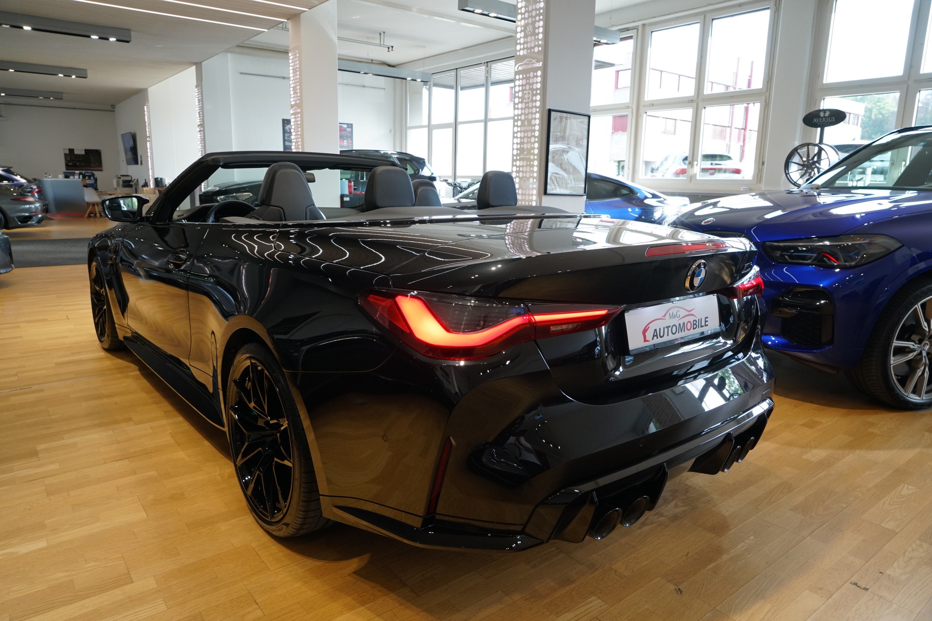 BMW M4 Cabrio Competition M xDrive-showroom-element-3