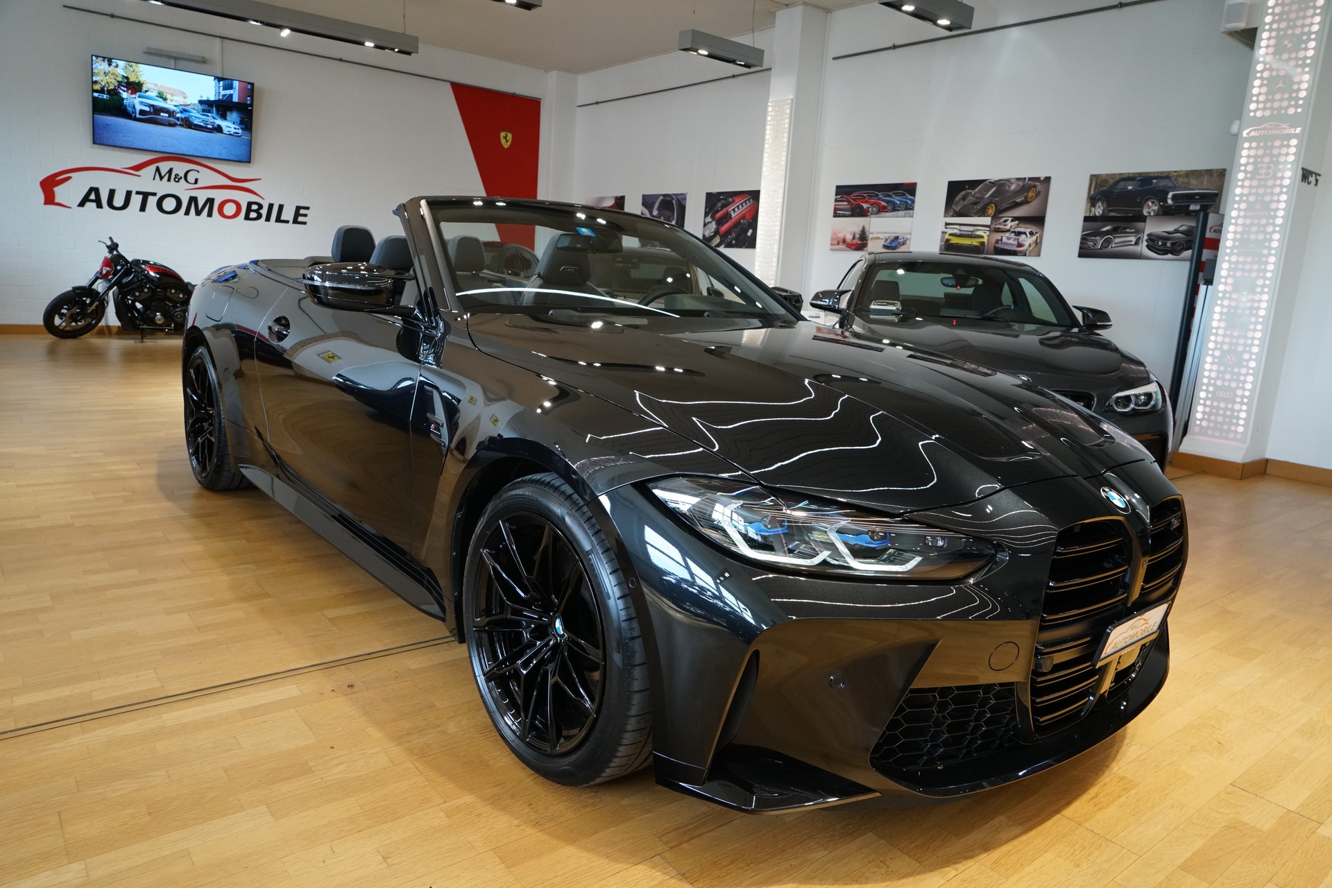 BMW M4 Cabrio Competition M xDrive-showroom-element-2