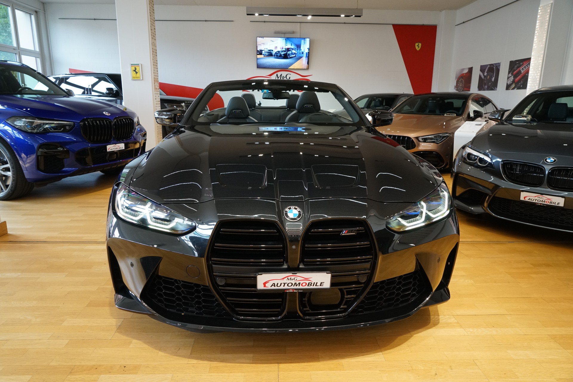 BMW M4 Cabrio Competition M xDrive-showroom-element-1