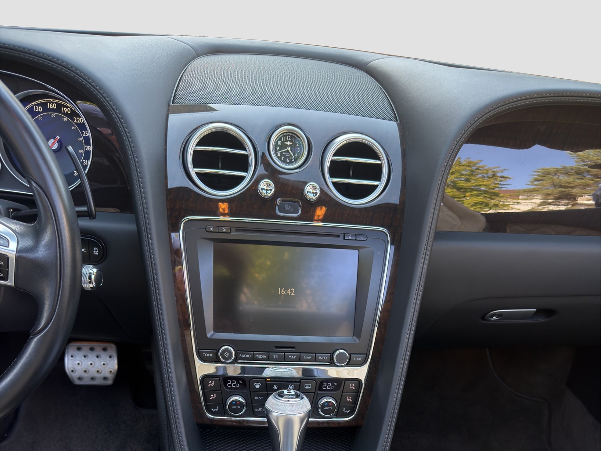 BENTLEY Continental GTC 4.0 V8 Mulliner-image-10