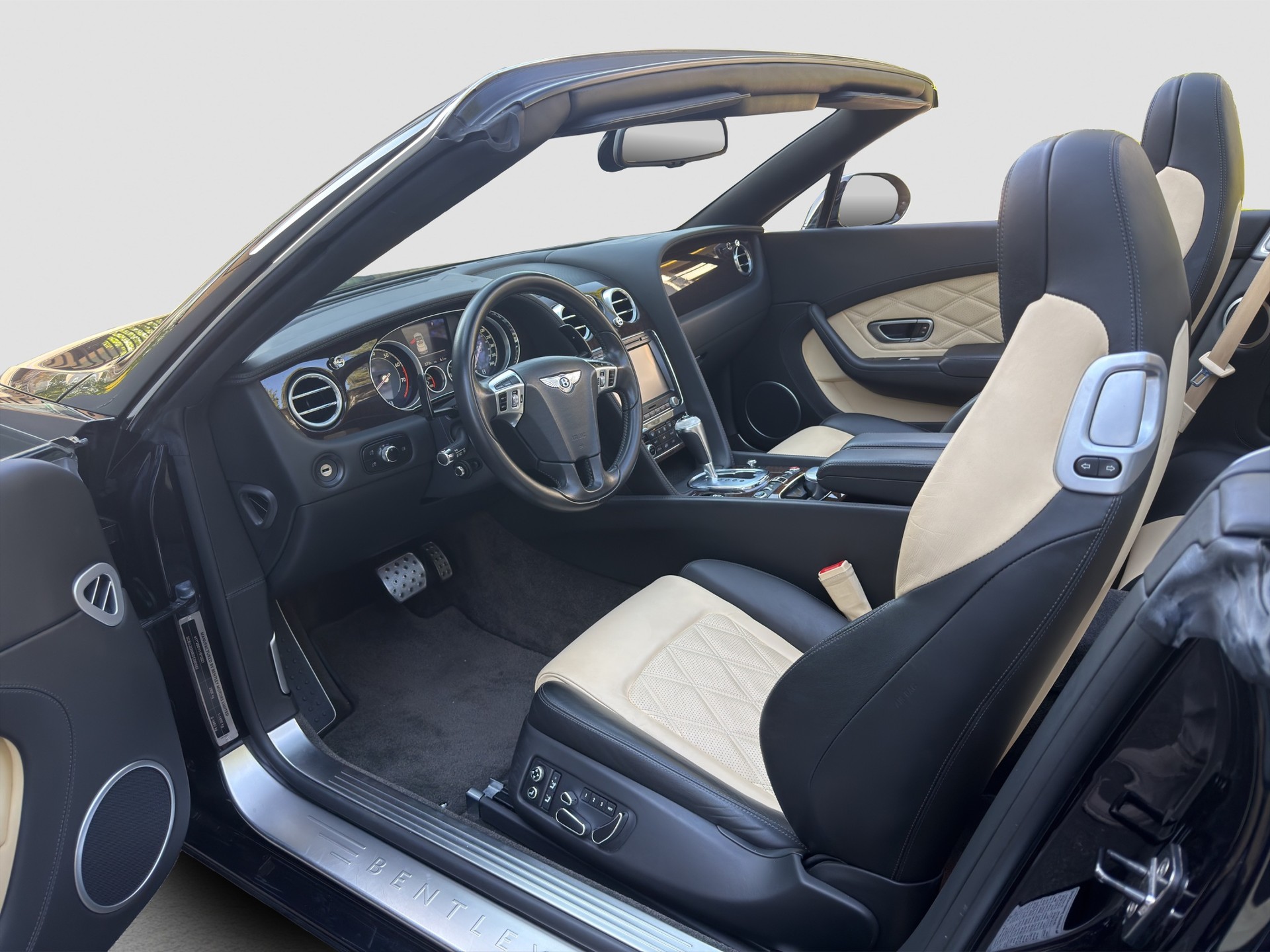 BENTLEY Continental GTC 4.0 V8 Mulliner-image-14