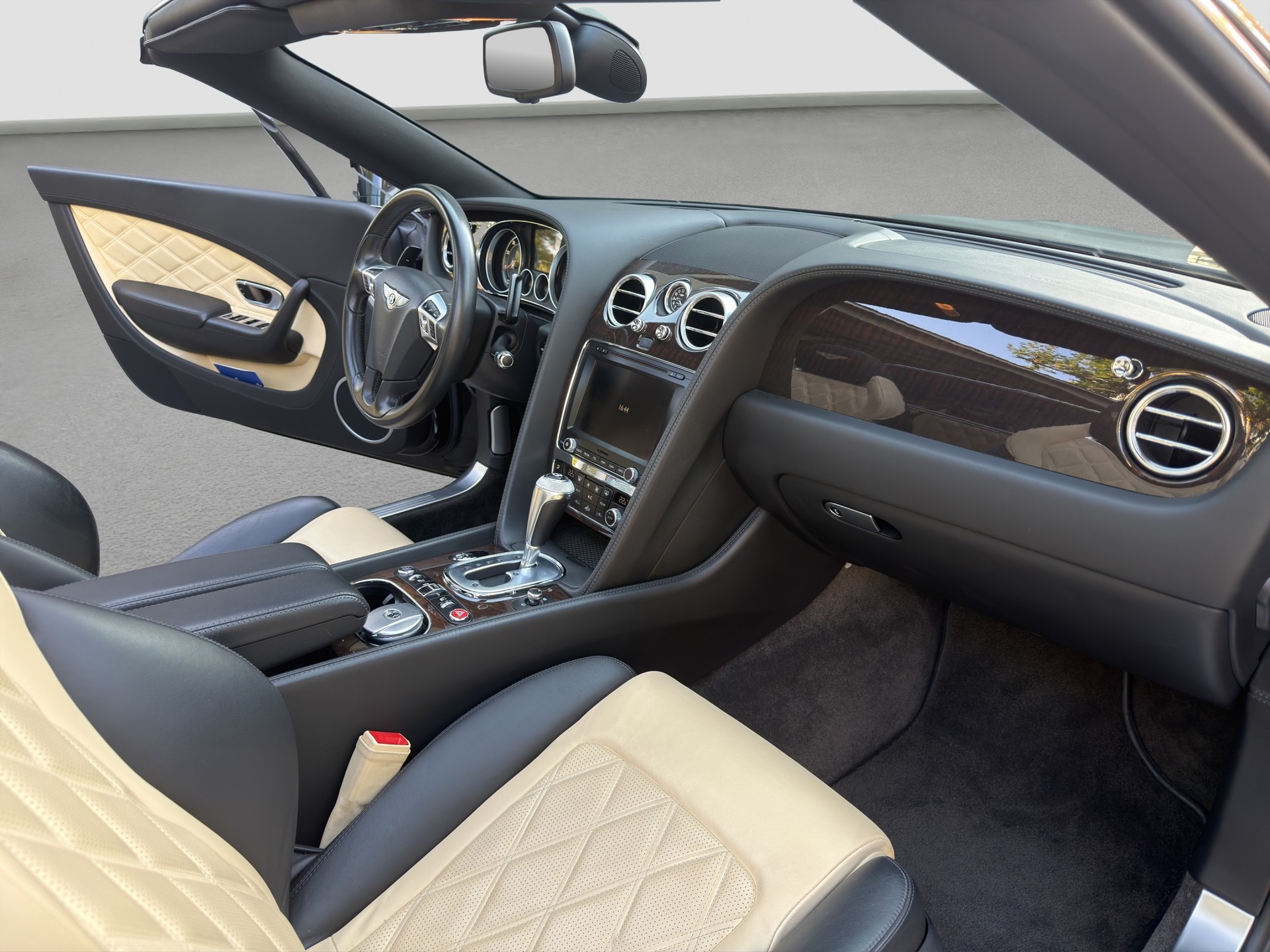 BENTLEY Continental GTC 4.0 V8 Mulliner-image-7