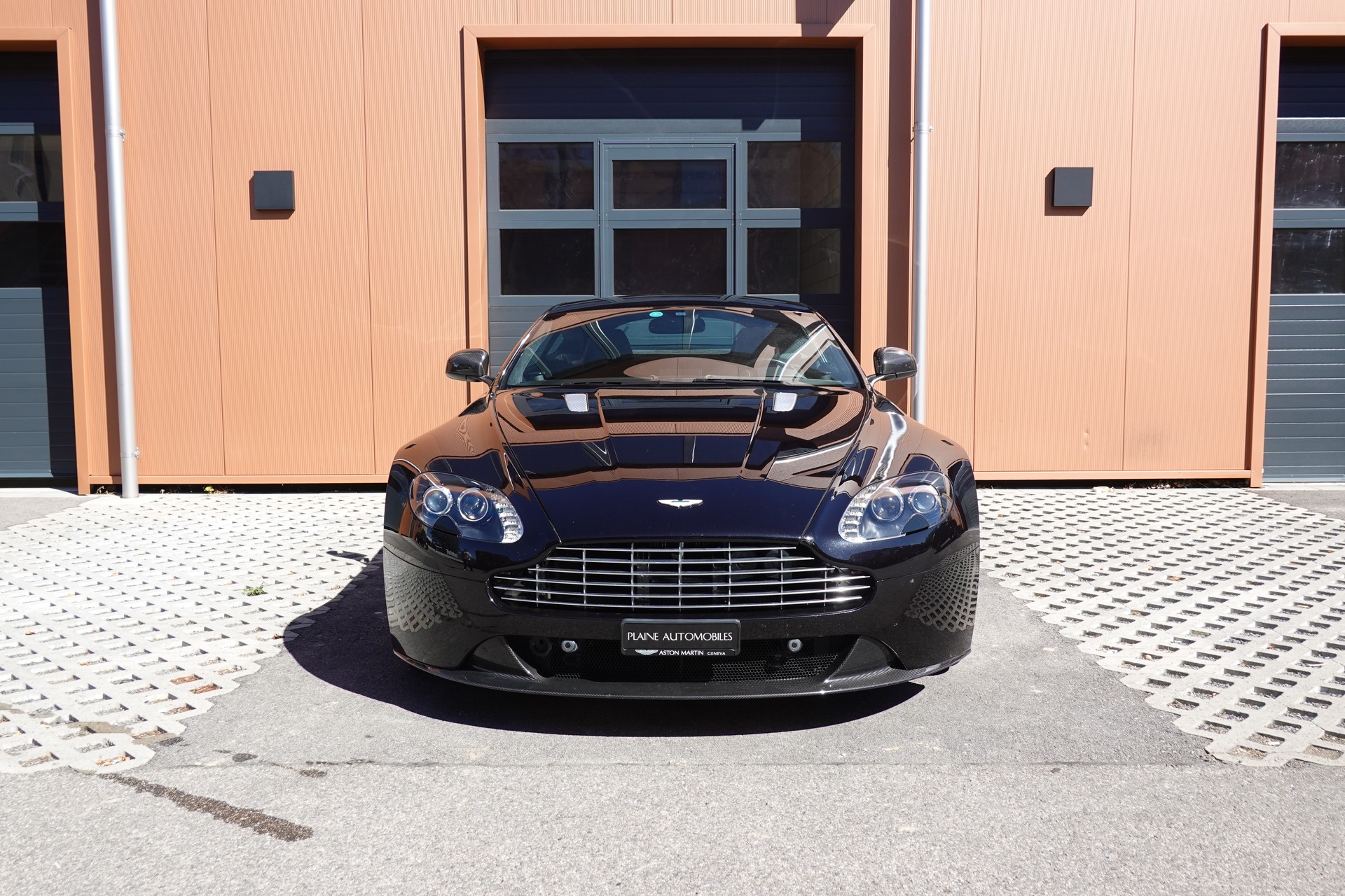 ASTON MARTIN V8 Vantage 4.7 S SP10 - "CH Véhicule * Full Entretien Aston * intérieur cuir noir * Phares xenon * Son Bang&Olufsen"-showroom-element-1