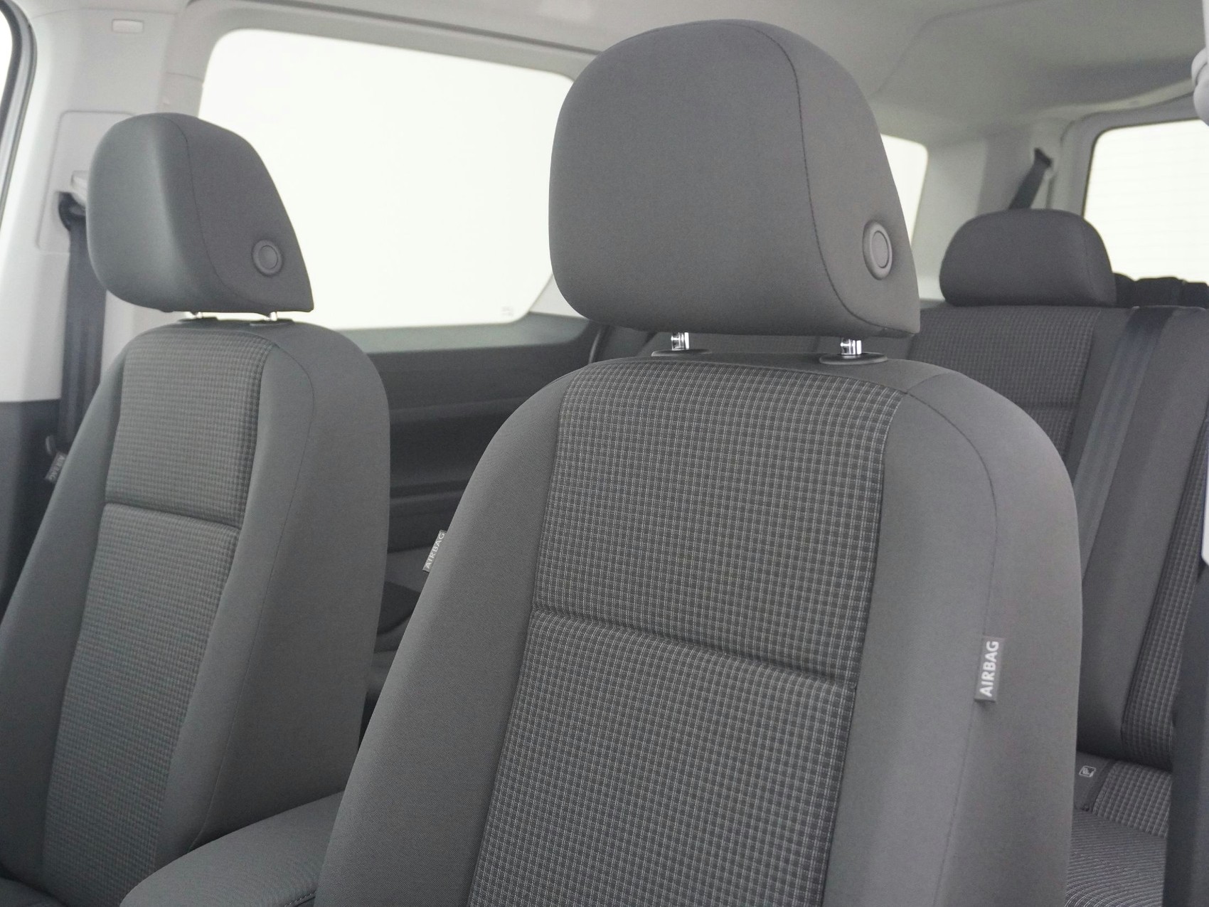 VW Caddy Maxi 2.0 TDI 4Motion-image-12