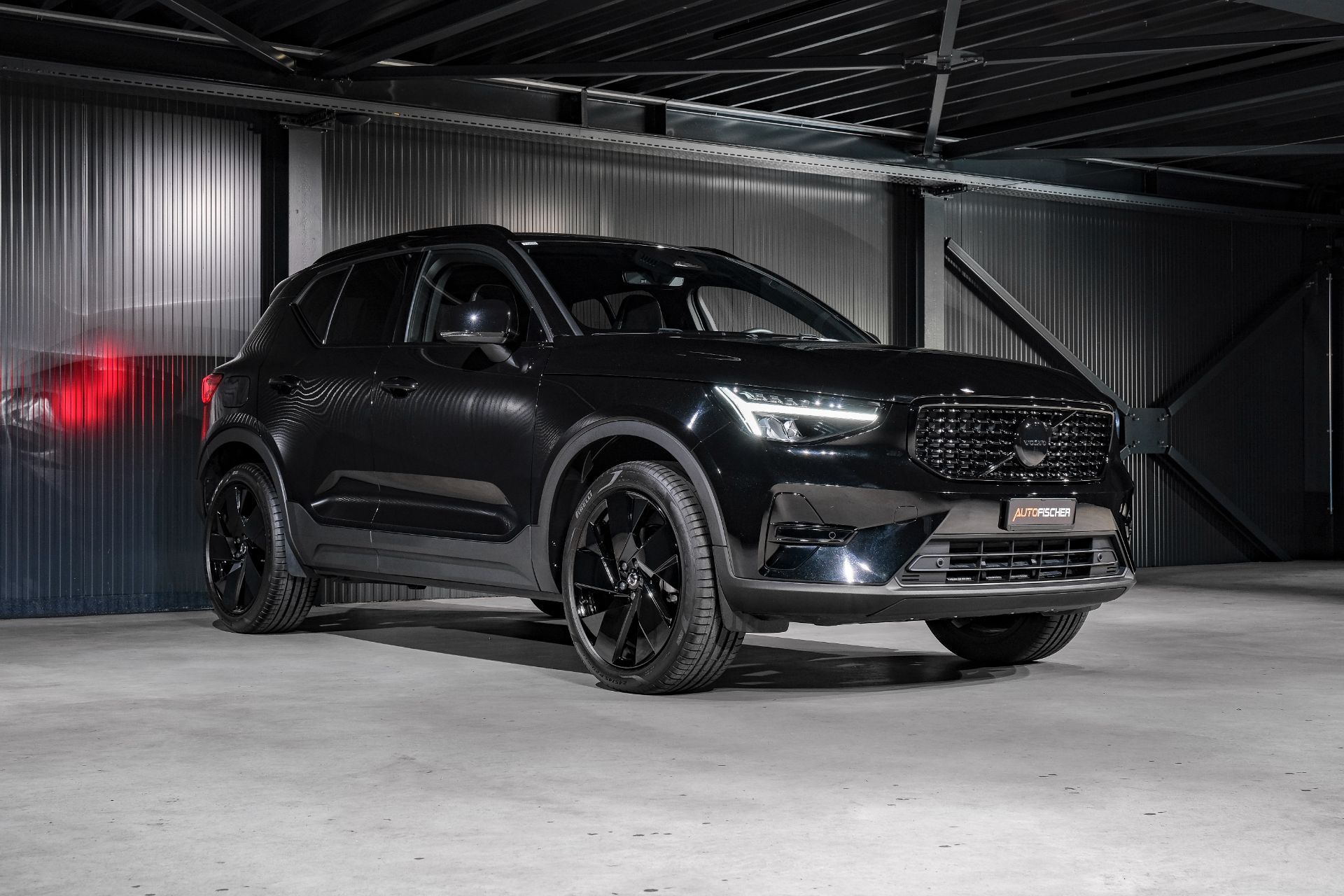 VOLVO XC40 B3 Benzin Mild Hybrid Plus Black Edition DCT-image-4