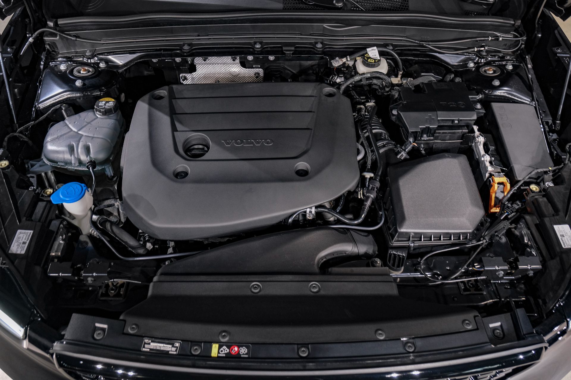 VOLVO XC40 B3 Benzin Mild Hybrid Plus Black Edition DCT-image-25