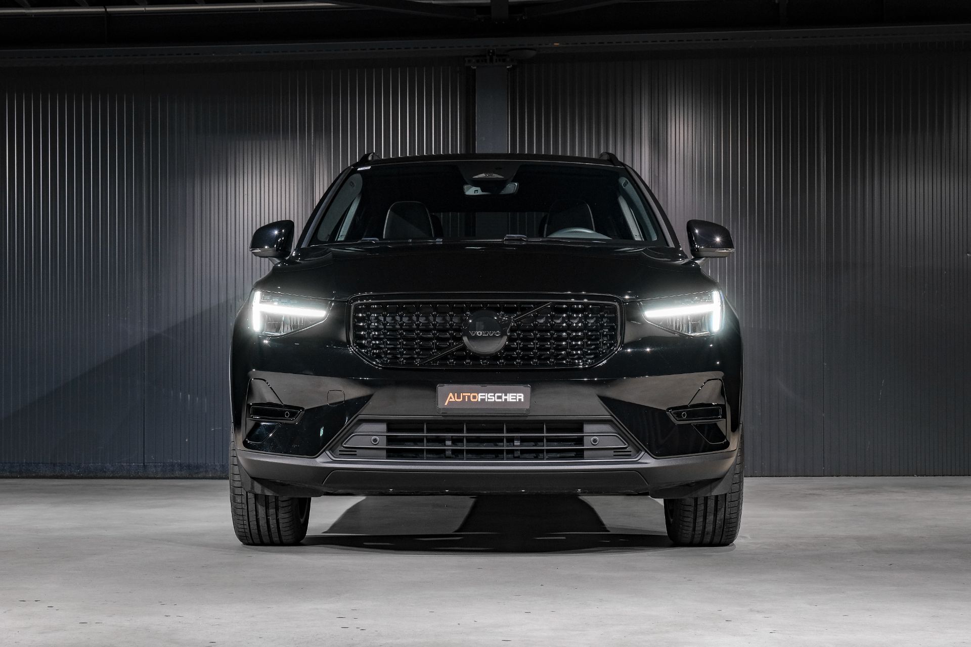 VOLVO XC40 B3 Benzin Mild Hybrid Plus Black Edition DCT-showroom-element-2