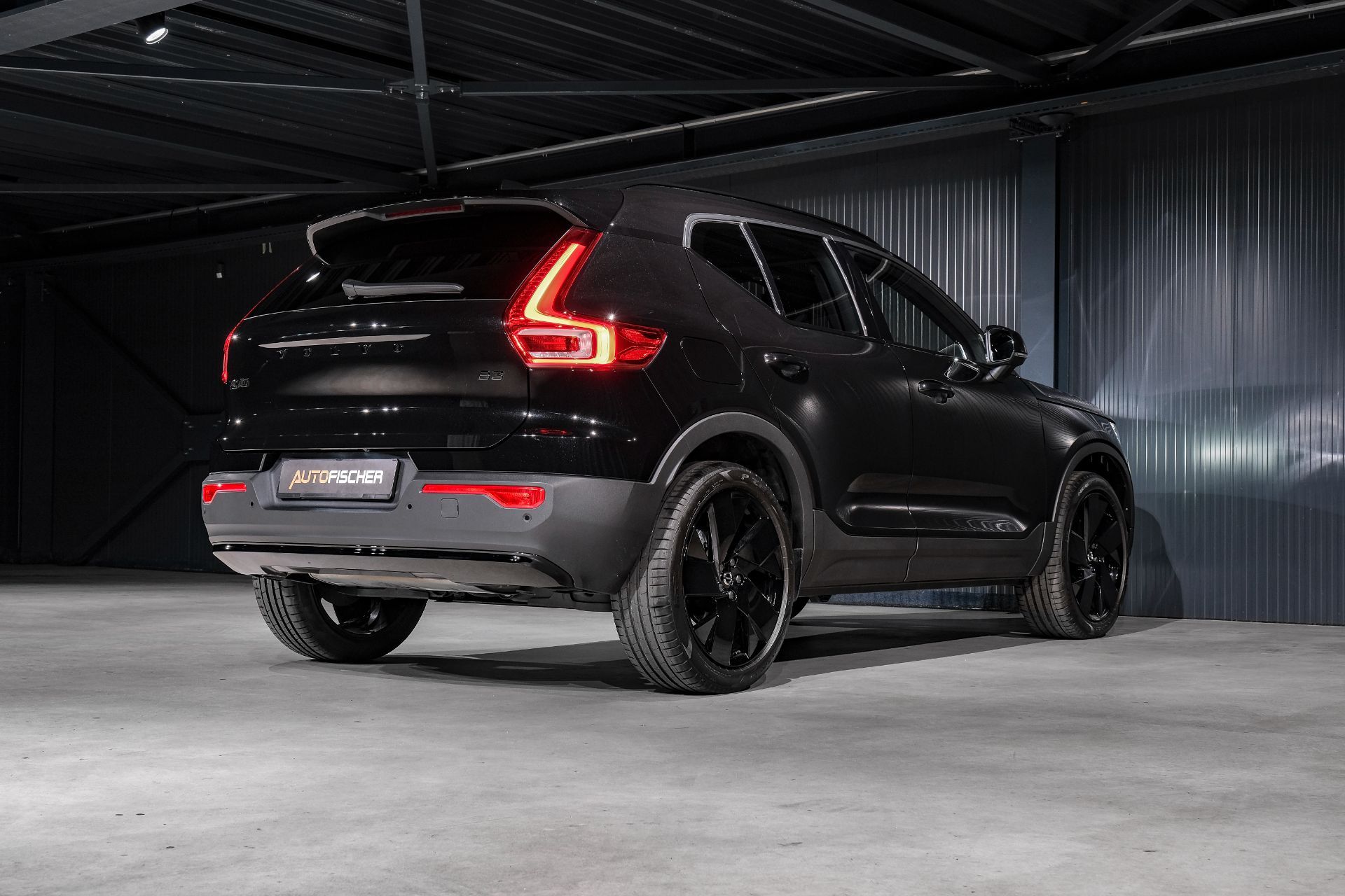 VOLVO XC40 B3 Benzin Mild Hybrid Plus Black Edition DCT-image-6