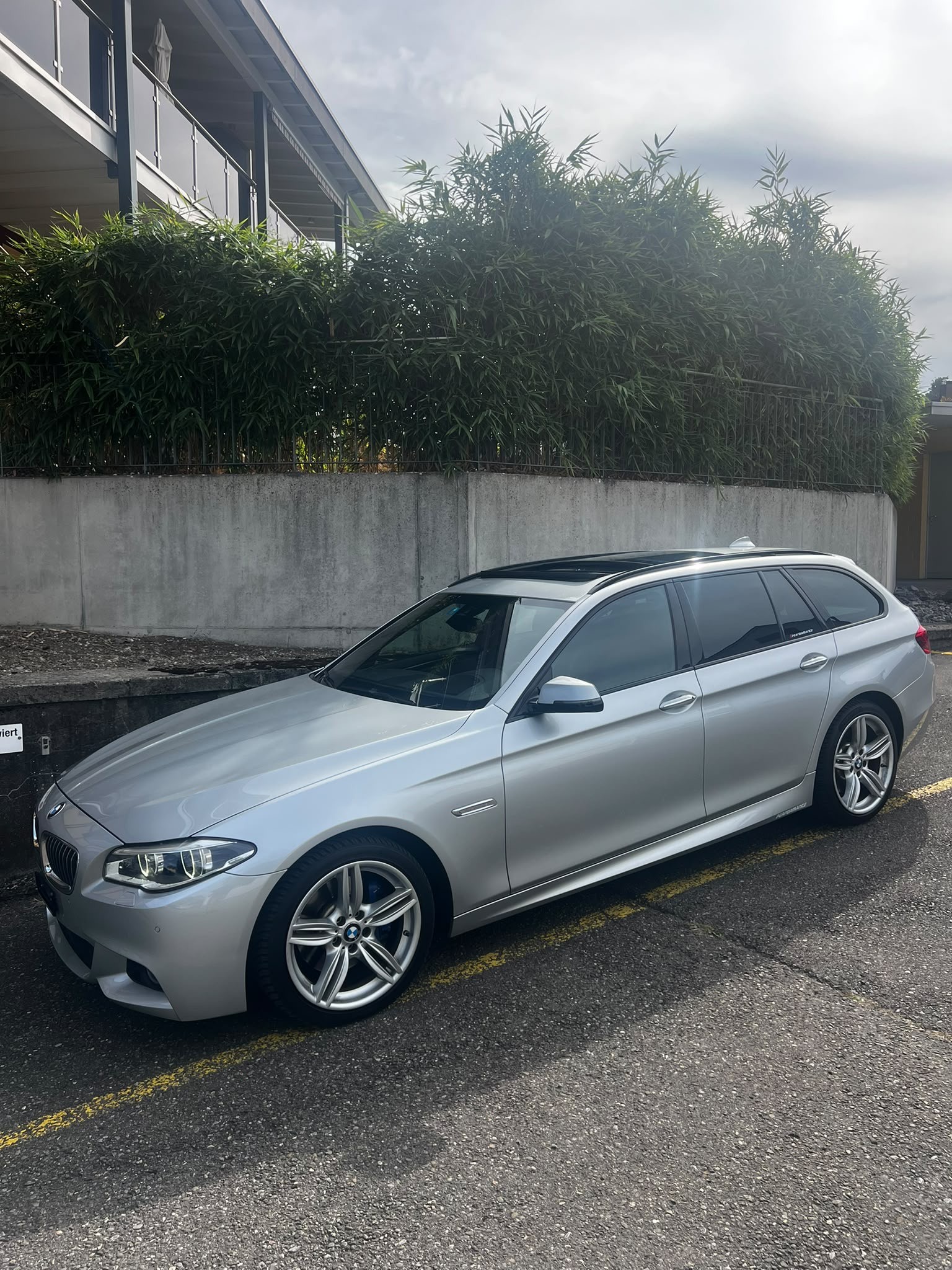 BMW 530d Touring xDrive Modern Line Steptronic-image-6